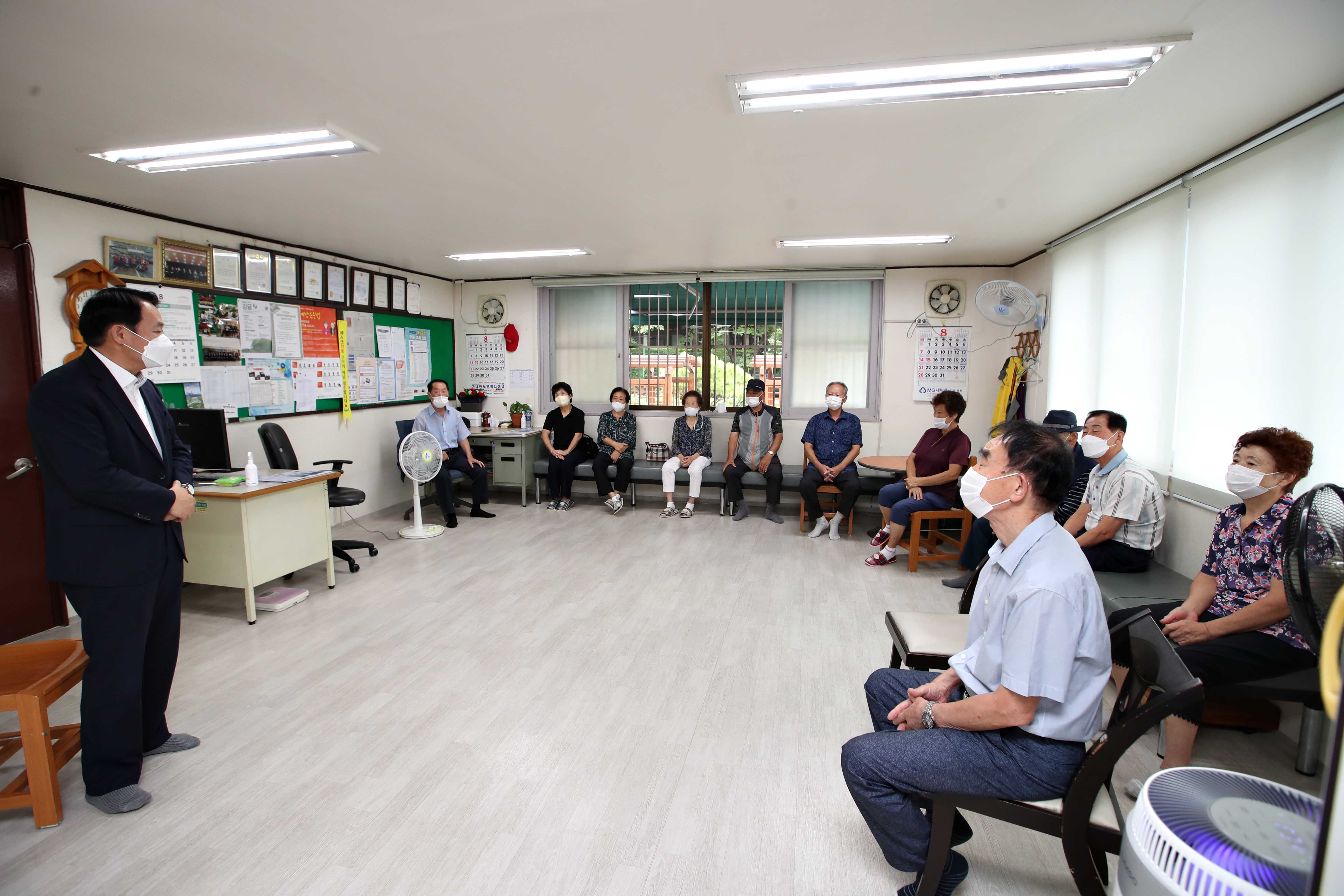 20220811_경로당_방문9.jpg 이미지