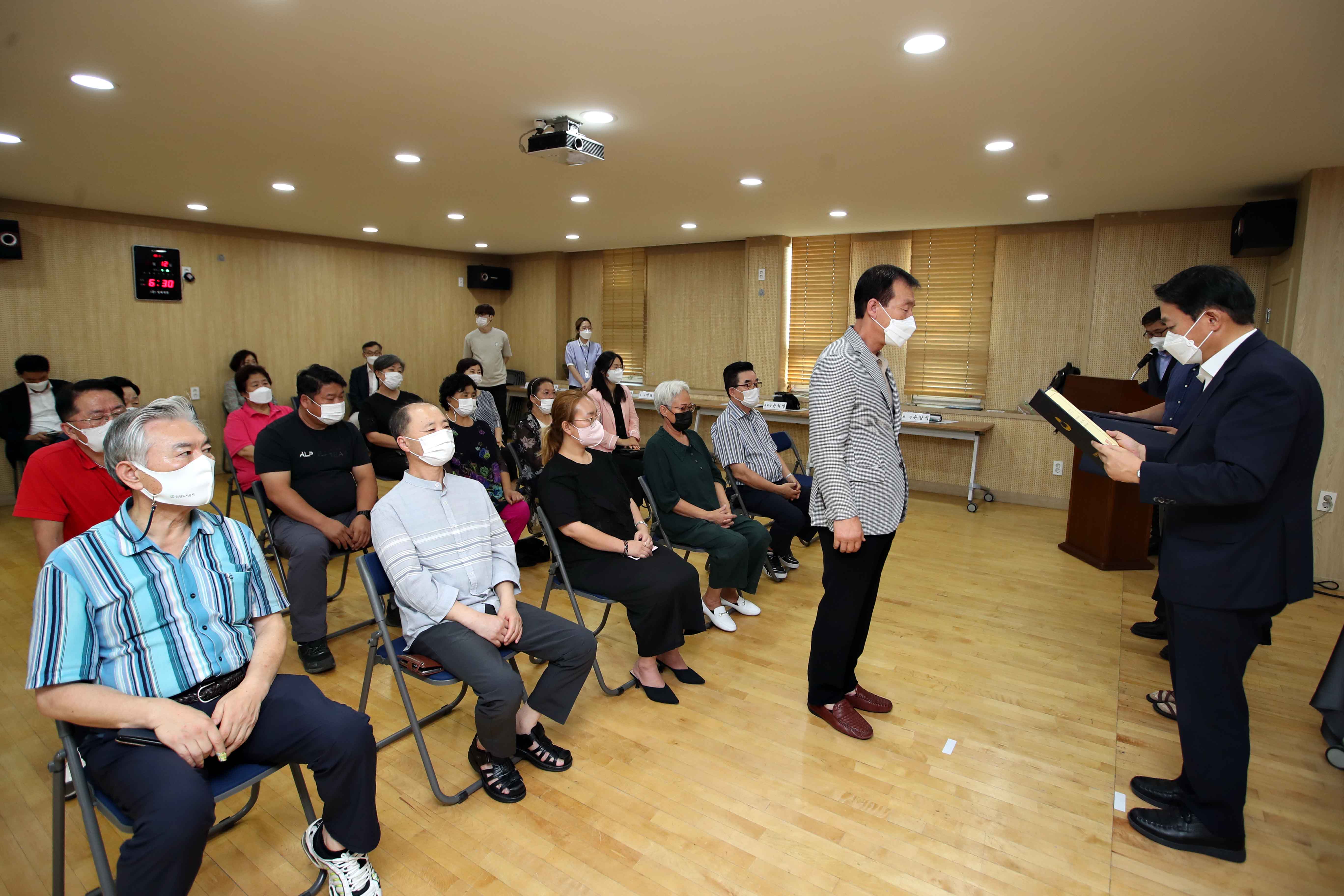 20220812_제2기_주민자치회_위원_위촉식_만석동5.jpg 이미지