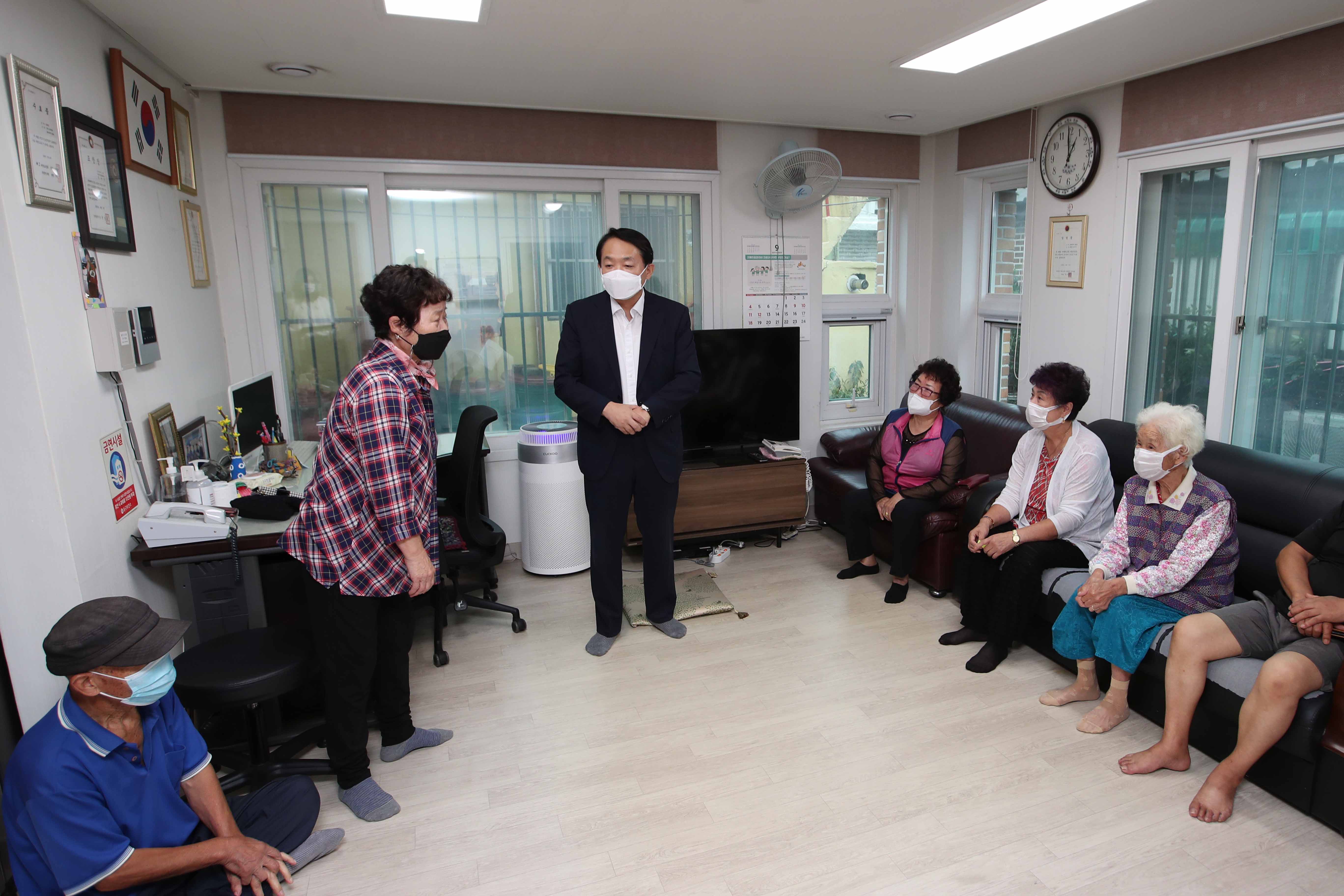 20220905_추석명절_경로당_방문2.jpg 이미지