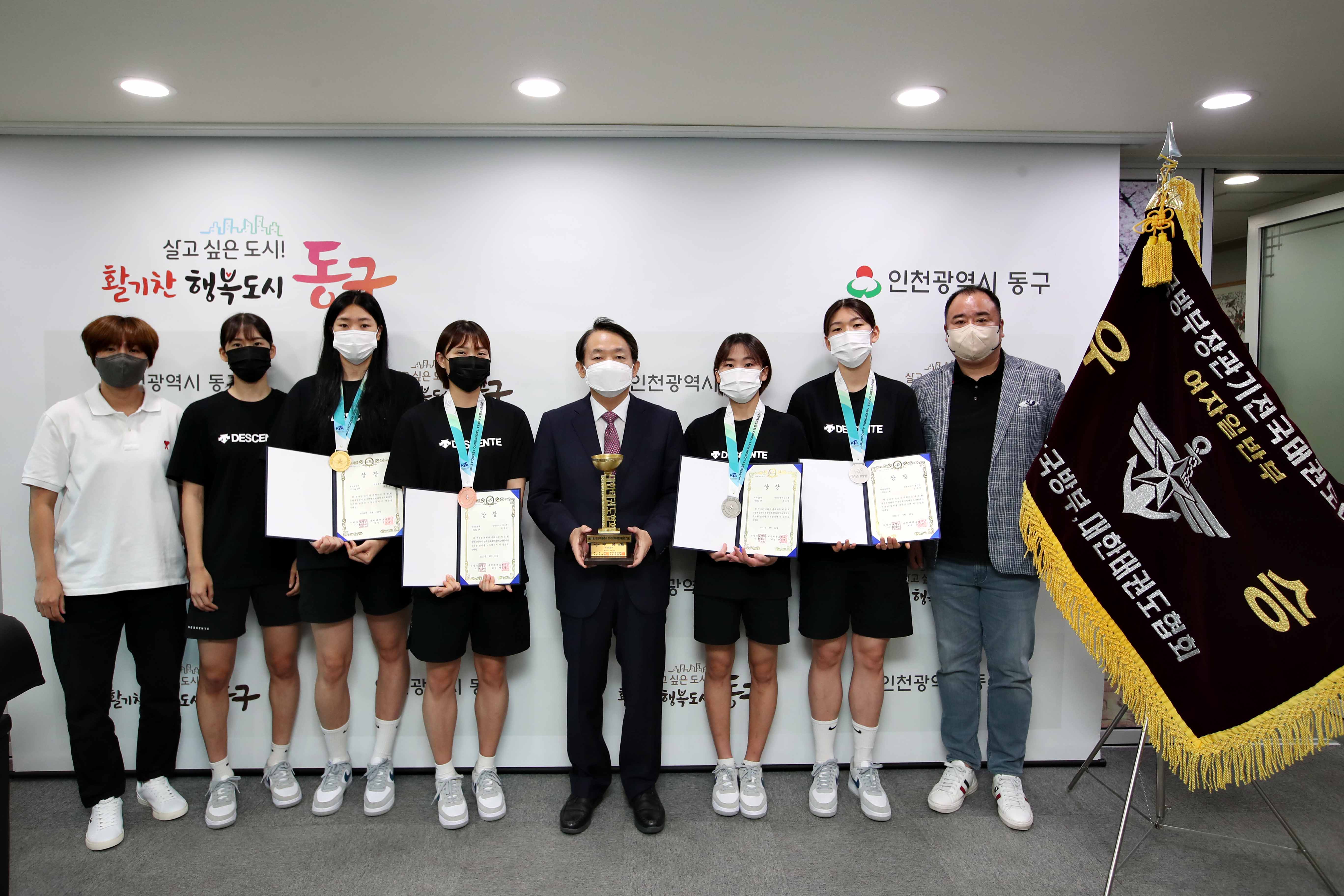 20220919_동구청_여자태권도부_제31회_국방부장관기_개인전_종합우승3.jpg 이미지
