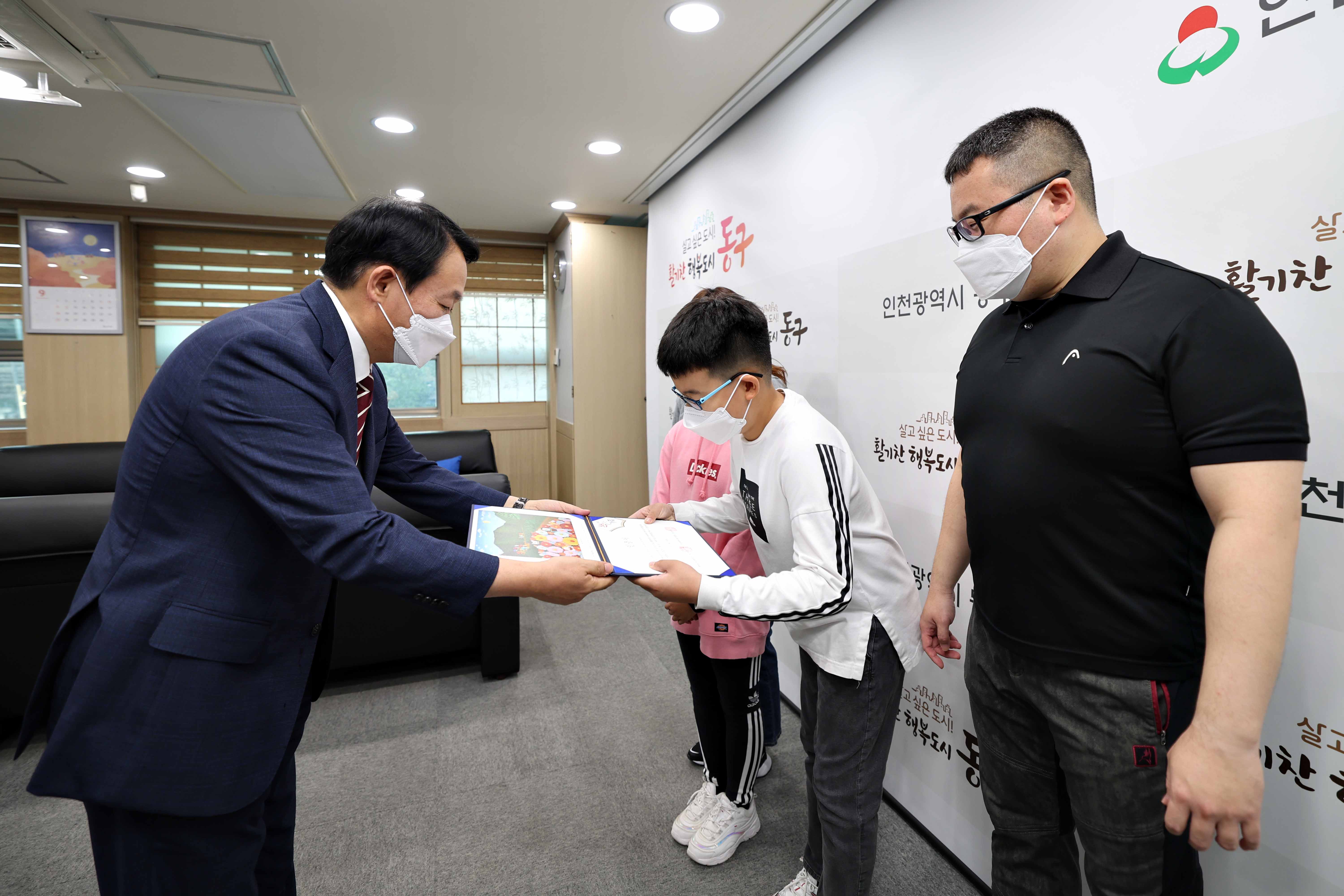 20220930_2022_책_읽는_가족_인증서_수여식4.jpg 이미지
