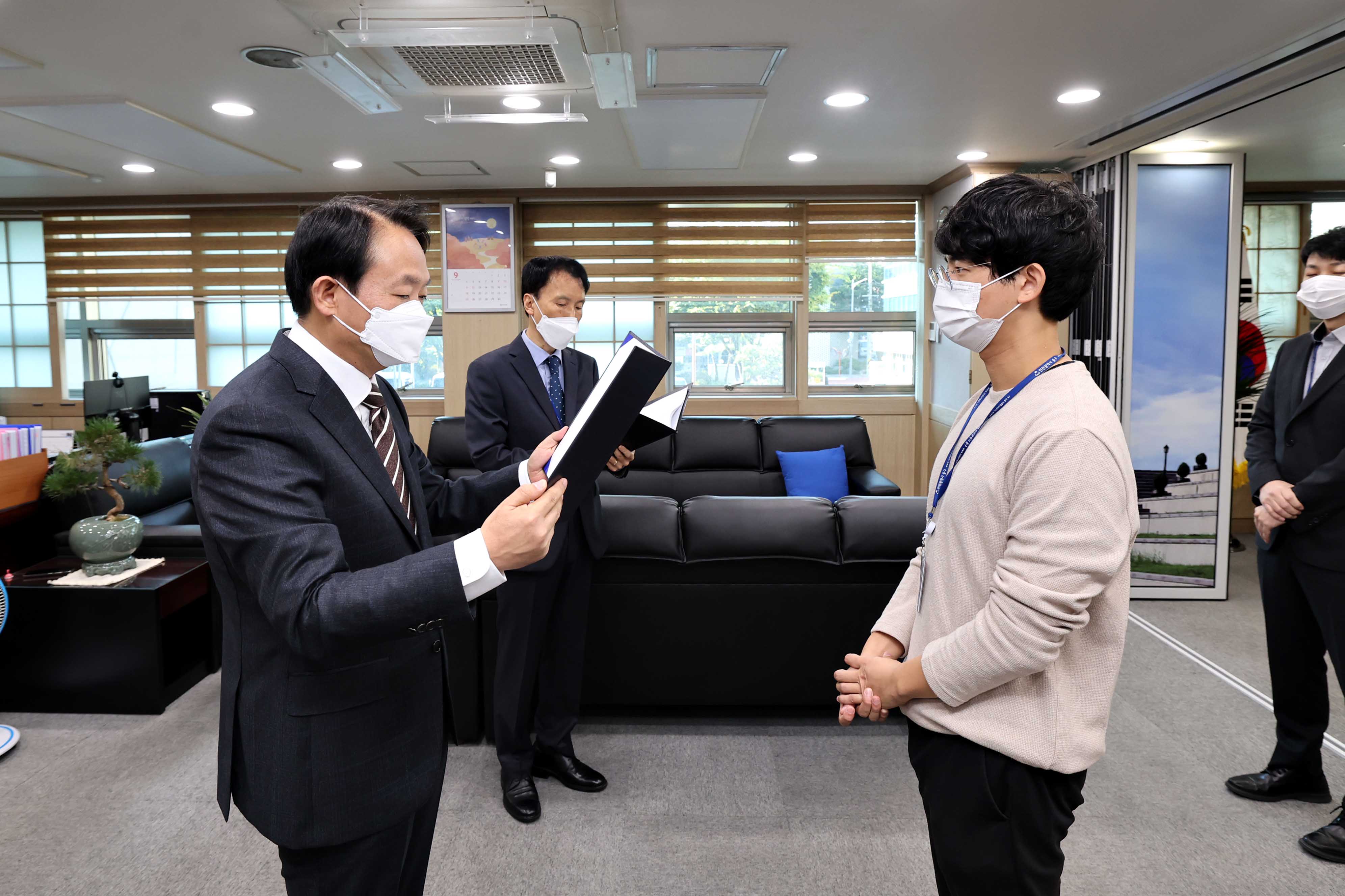 20221011_임용장_수여식5.jpg 이미지
