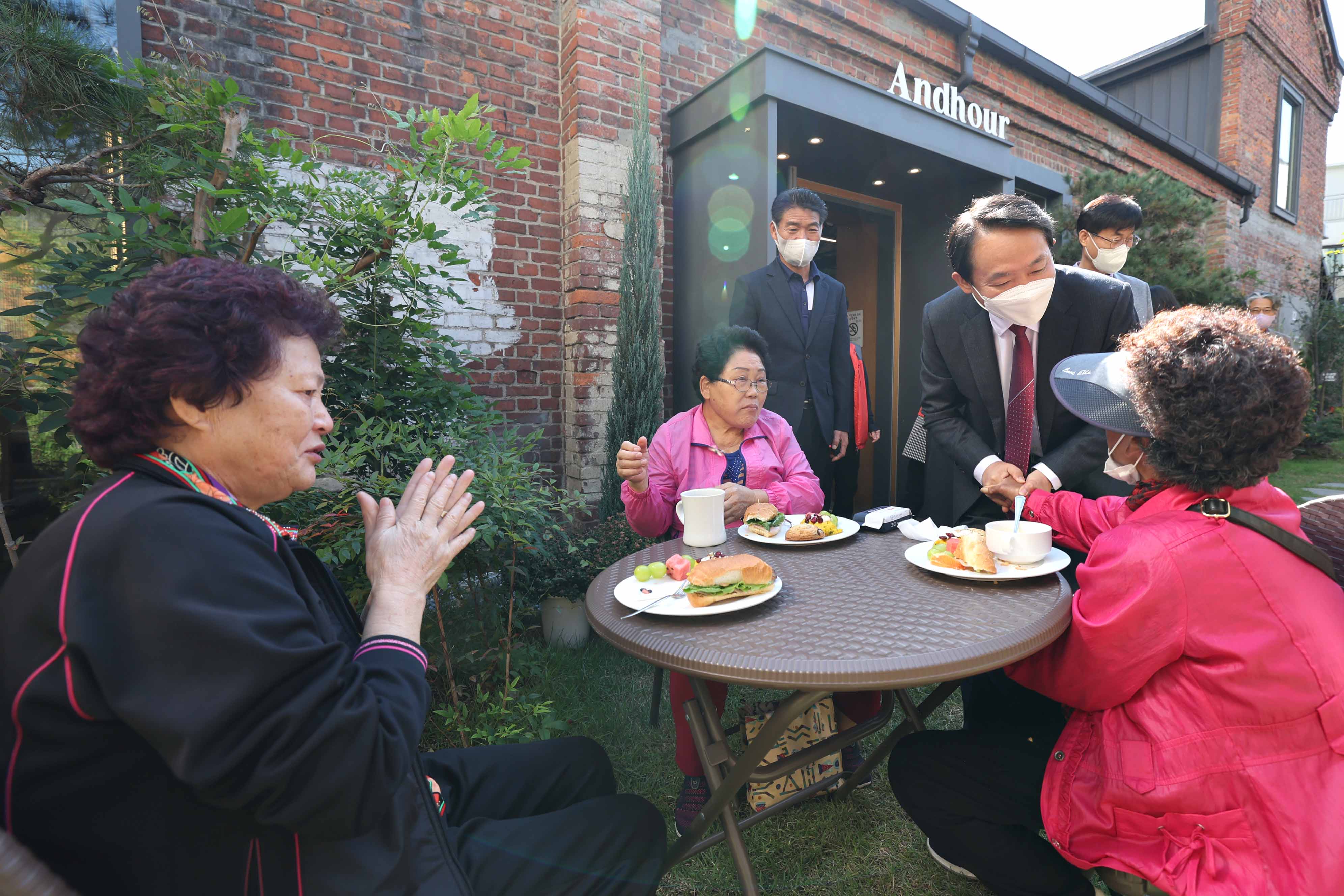 20221012_화수1화평동_카페_앤드아워_어르신_초청_브런치데이8.jpg 이미지