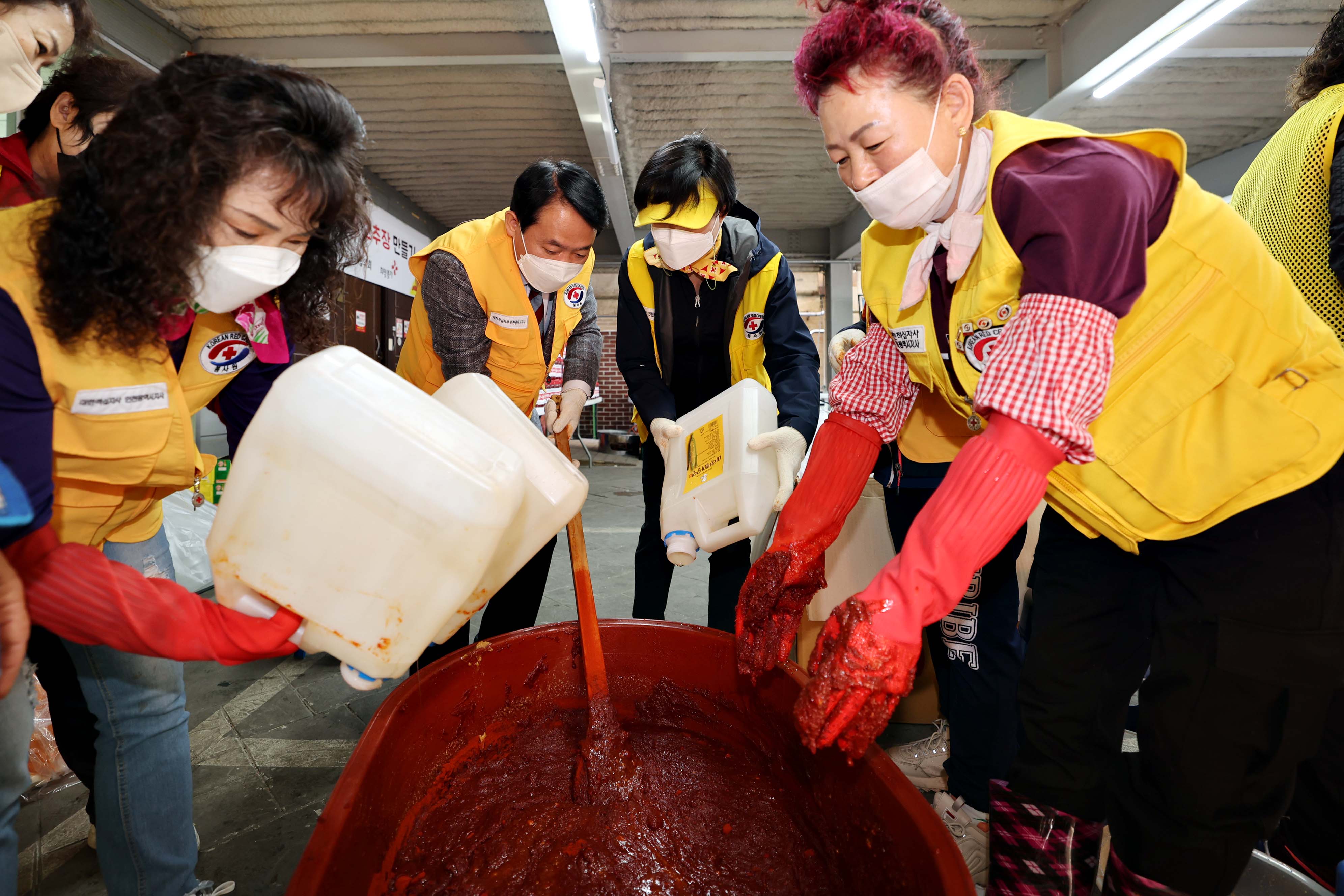20221019_대한적십자사_동구지구협의회_취약계층_사랑의_고추장_만들기3.jpg 이미지