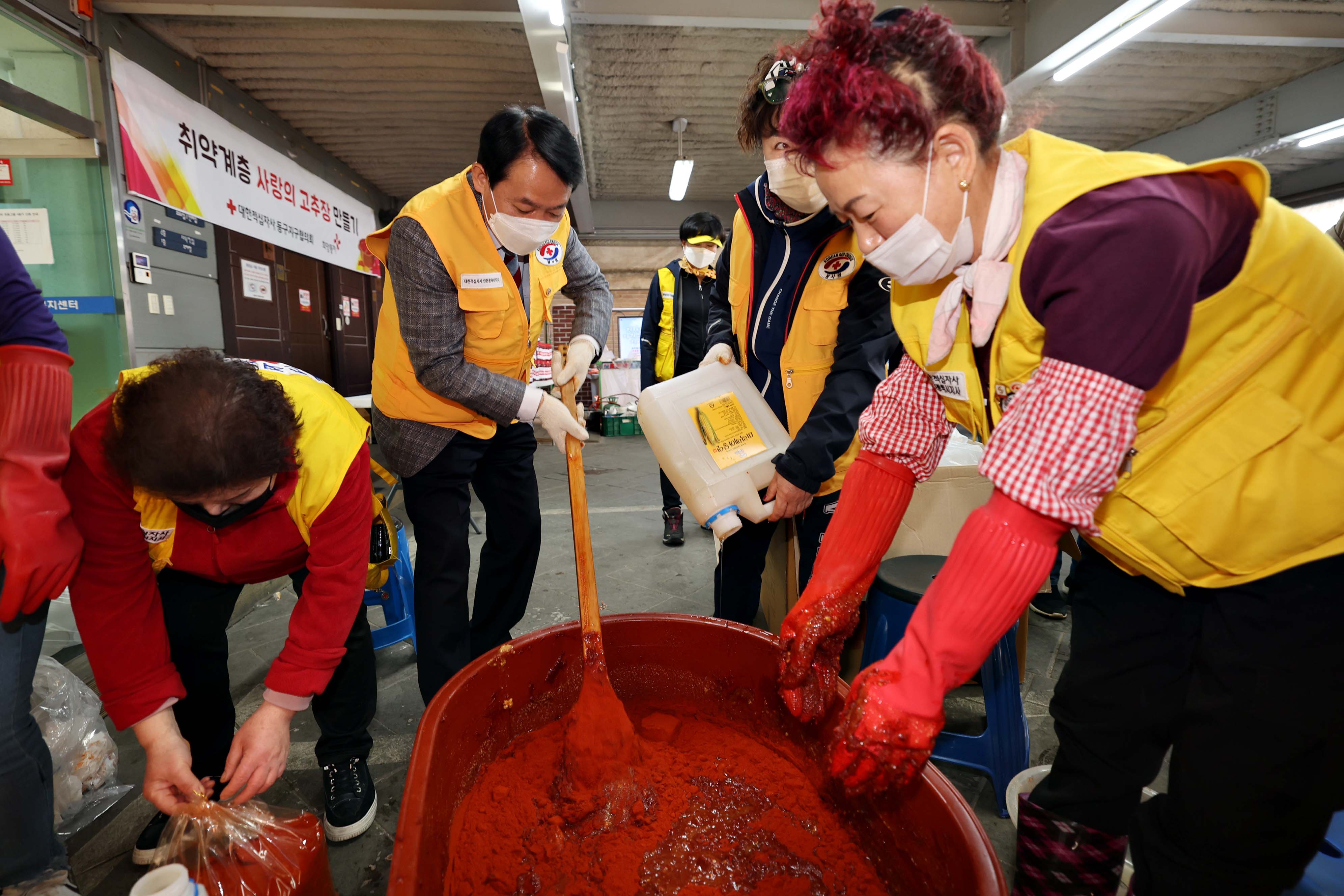 20221019_대한적십자사_동구지구협의회_취약계층_사랑의_고추장_만들기5.jpg 이미지