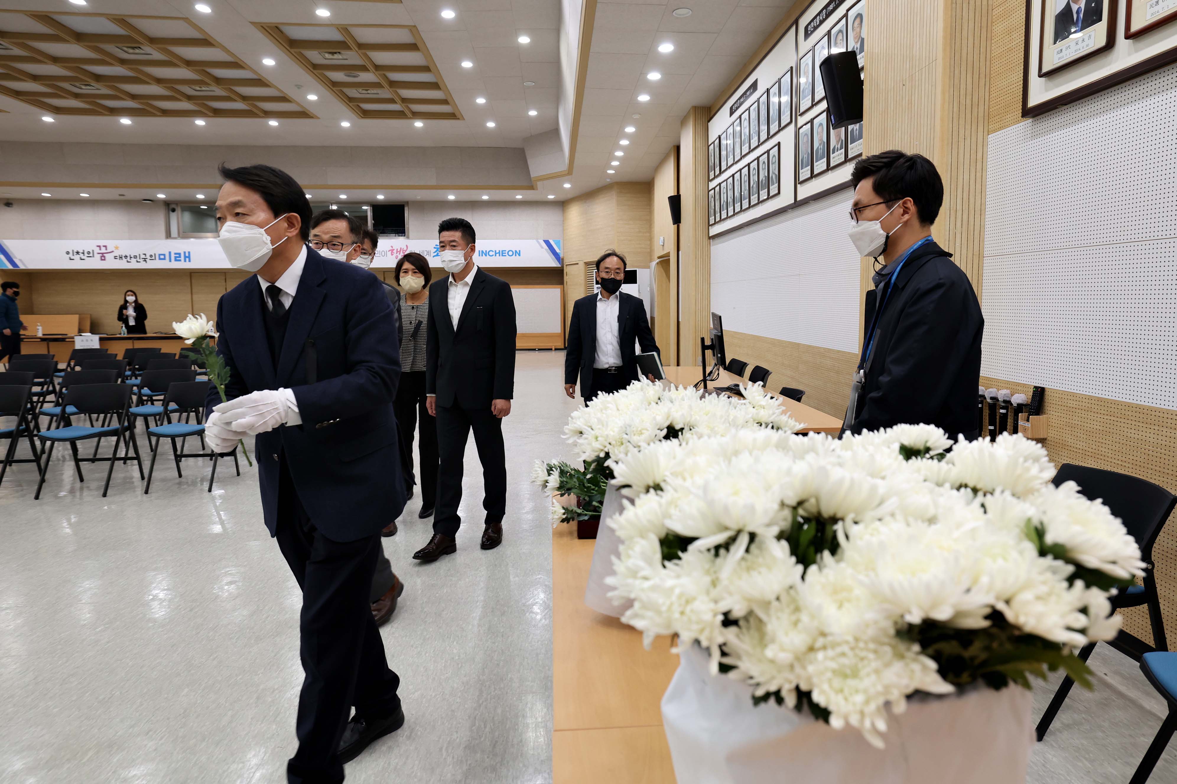 20221031_이태원_사고_사망자_합동_분향소_조문4.jpg 이미지