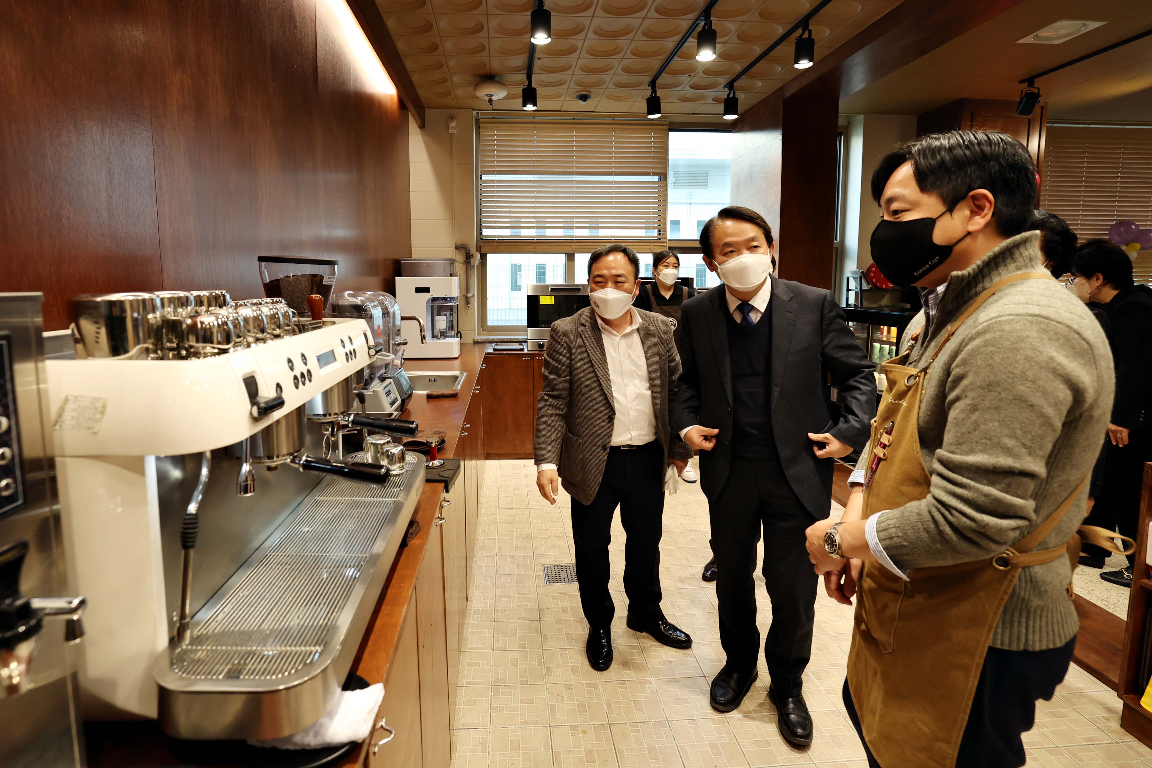 20221111_자활카페사업단_꿈이든카페_행복점_재_오픈식7.jpg 이미지