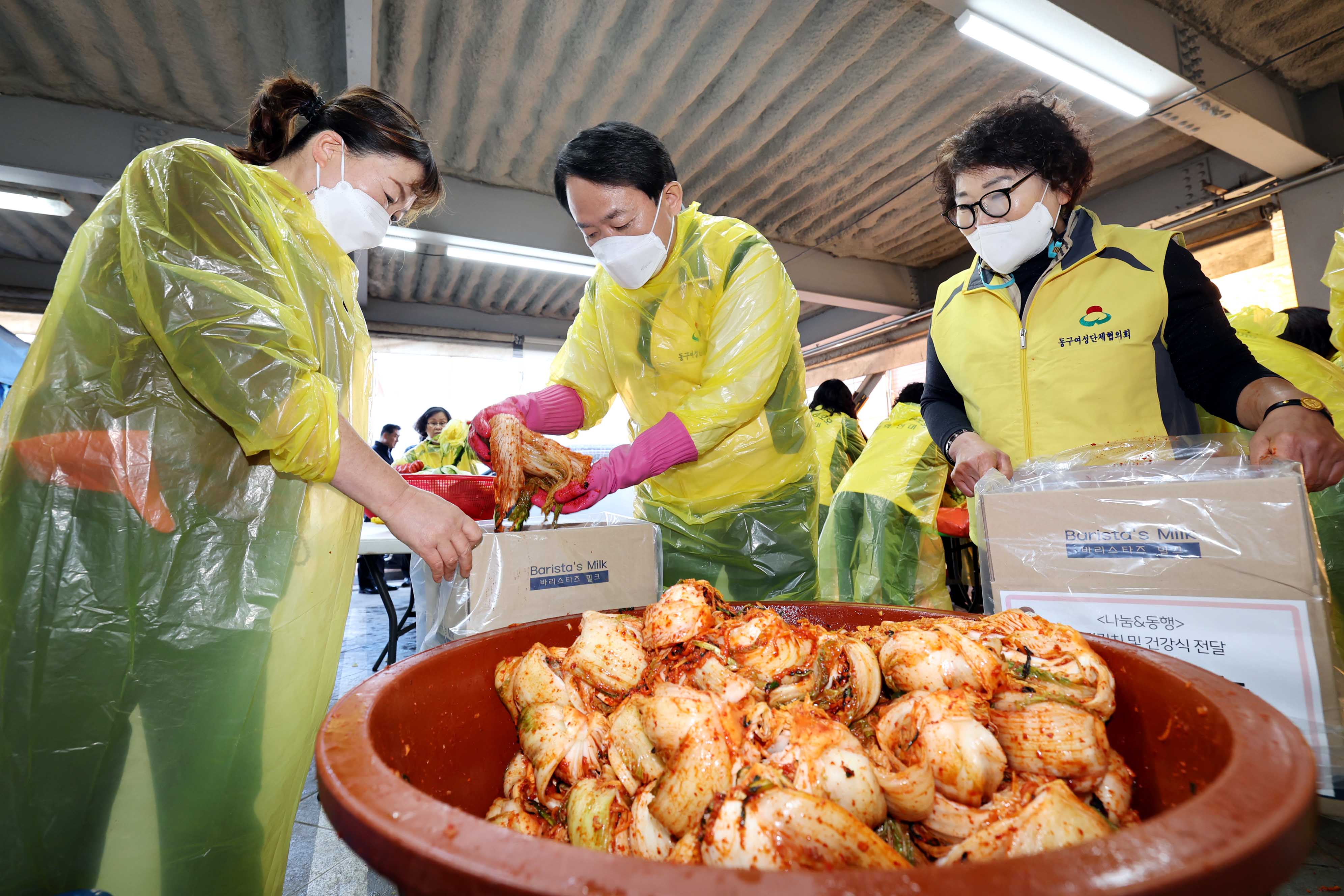 20221123_동구자원봉사센터_계절김치_및_건강식_전달식3.jpg 이미지