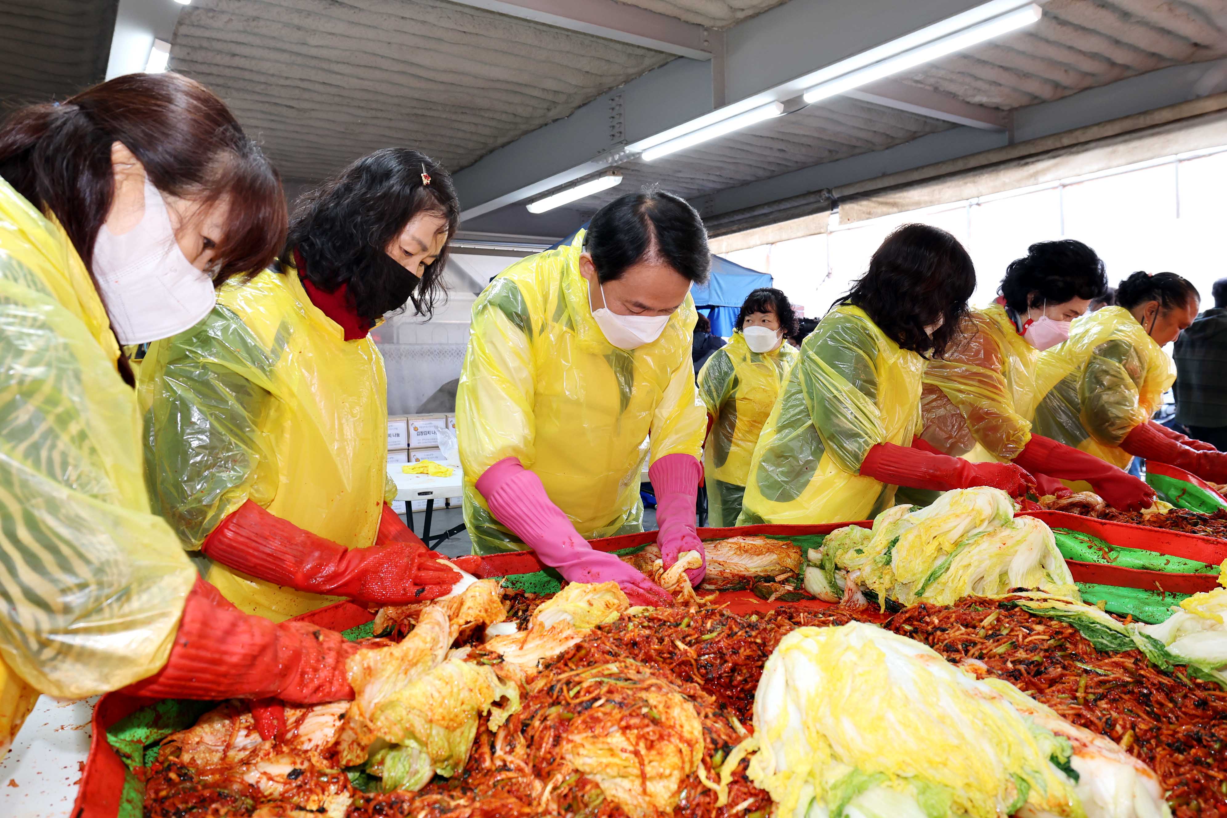 20221123_동구자원봉사센터_계절김치_및_건강식_전달식4.jpg 이미지