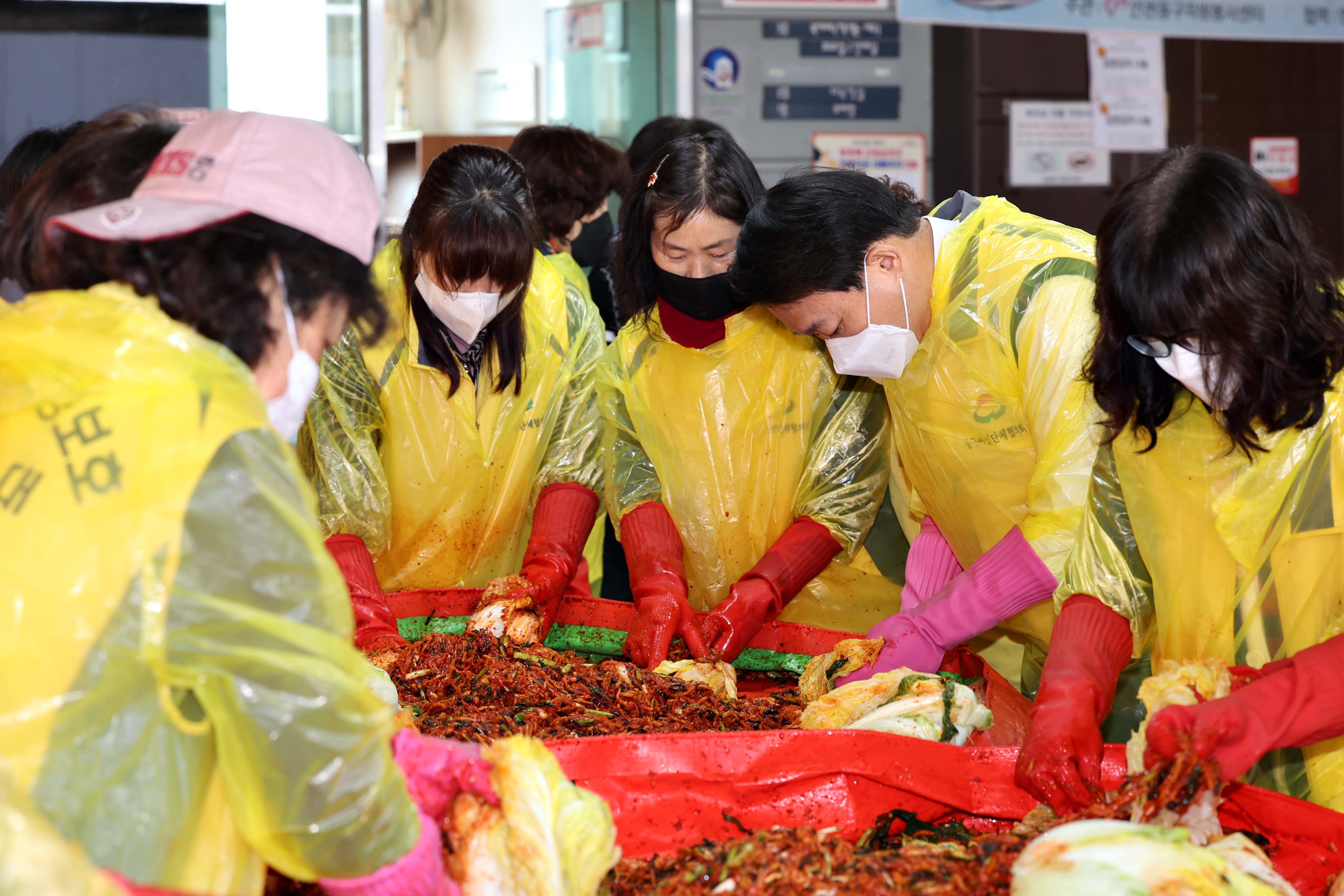 20221123_동구자원봉사센터_계절김치_및_건강식_전달식7.jpg 이미지