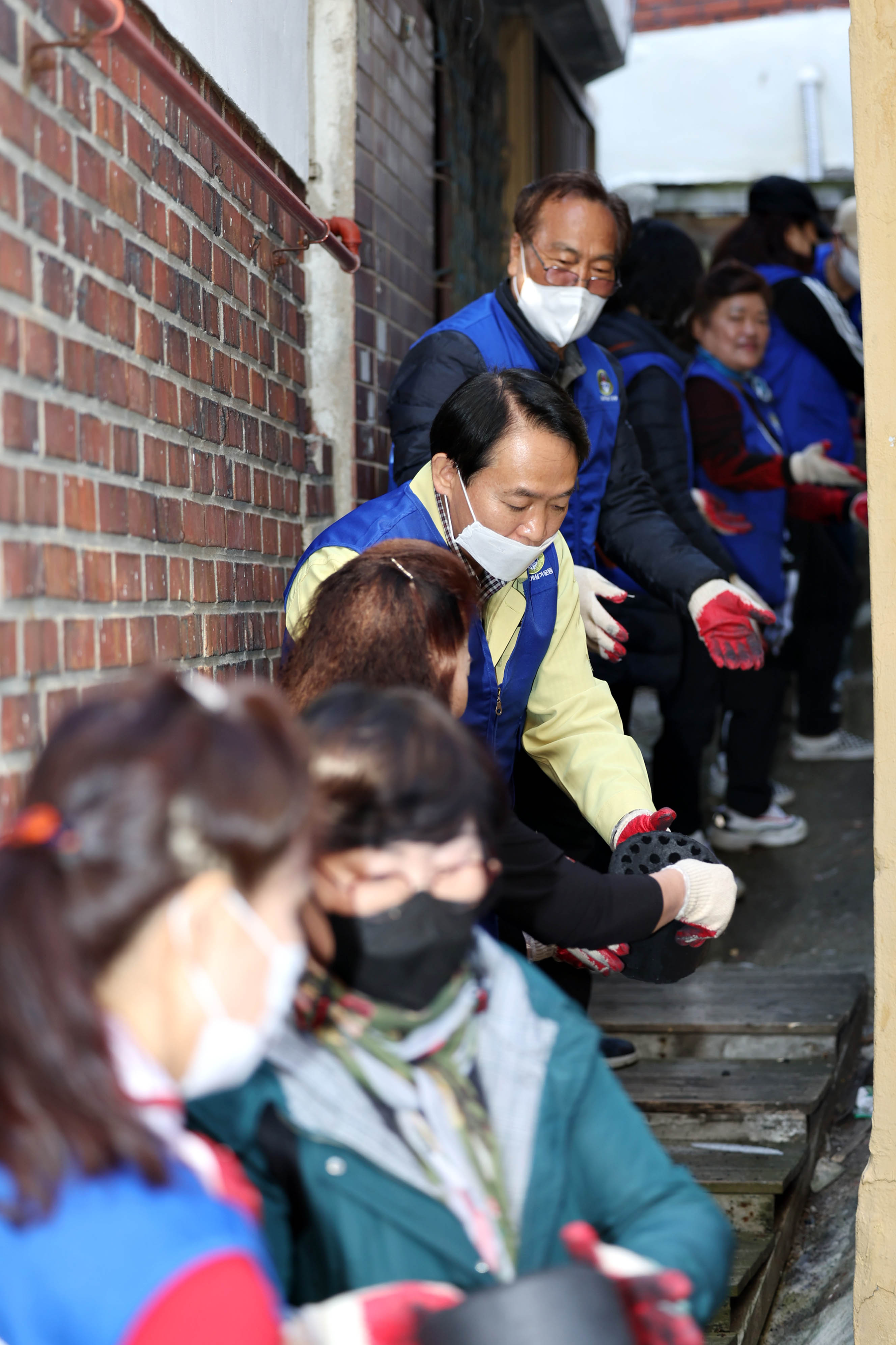 20221125_바르게살기운동_동구협의회_사랑의_연탄_나눔3.jpg 이미지
