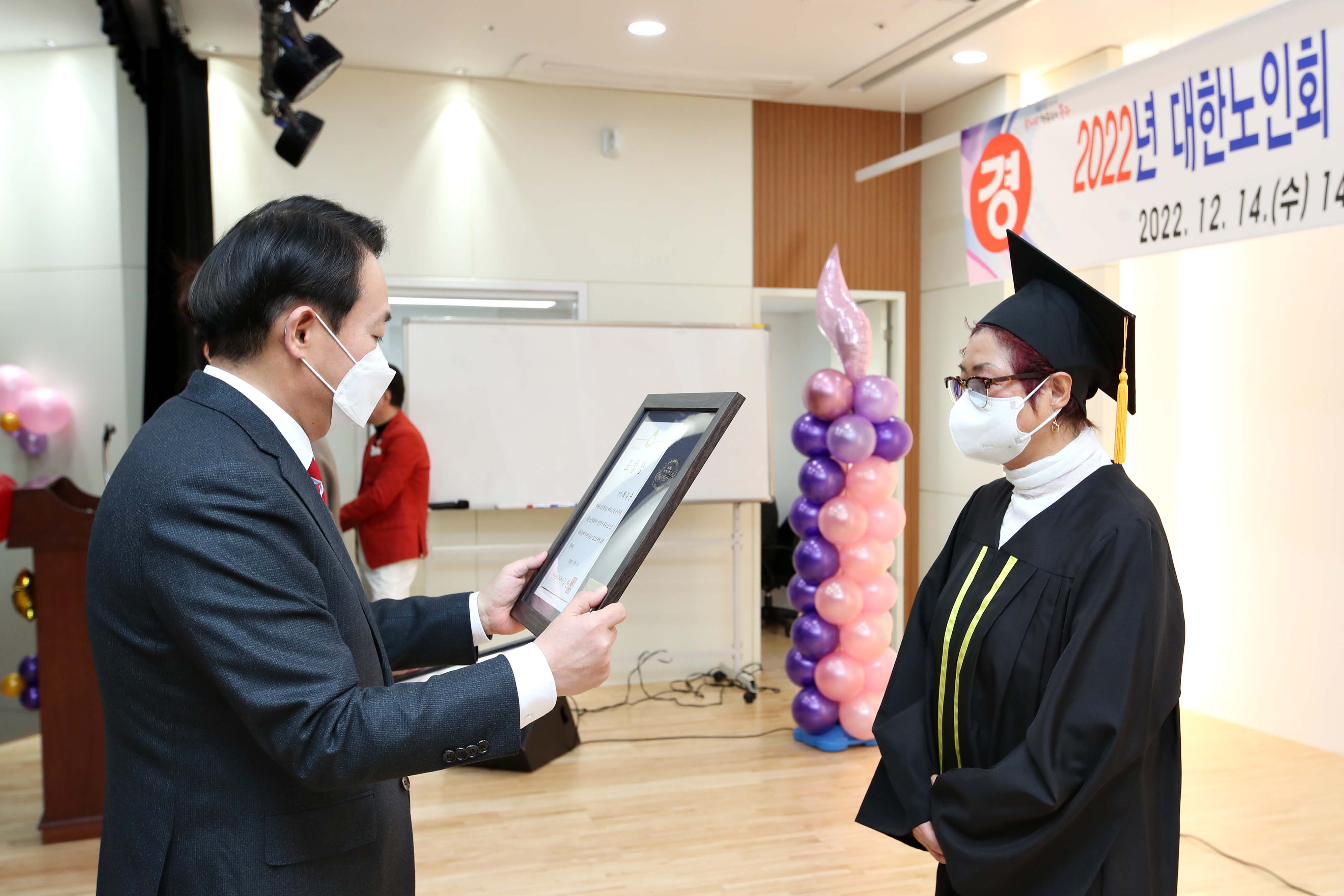 2022_노인대학_수료식1.jpg 이미지