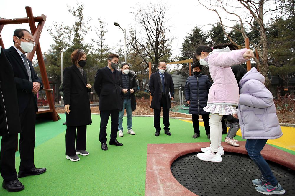 창영어린이공원 리모델링 준공식 사진