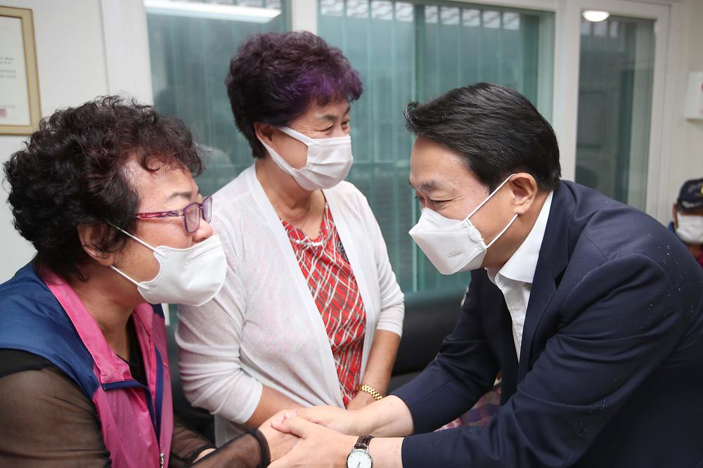 추석명절 경로당 방문 사진