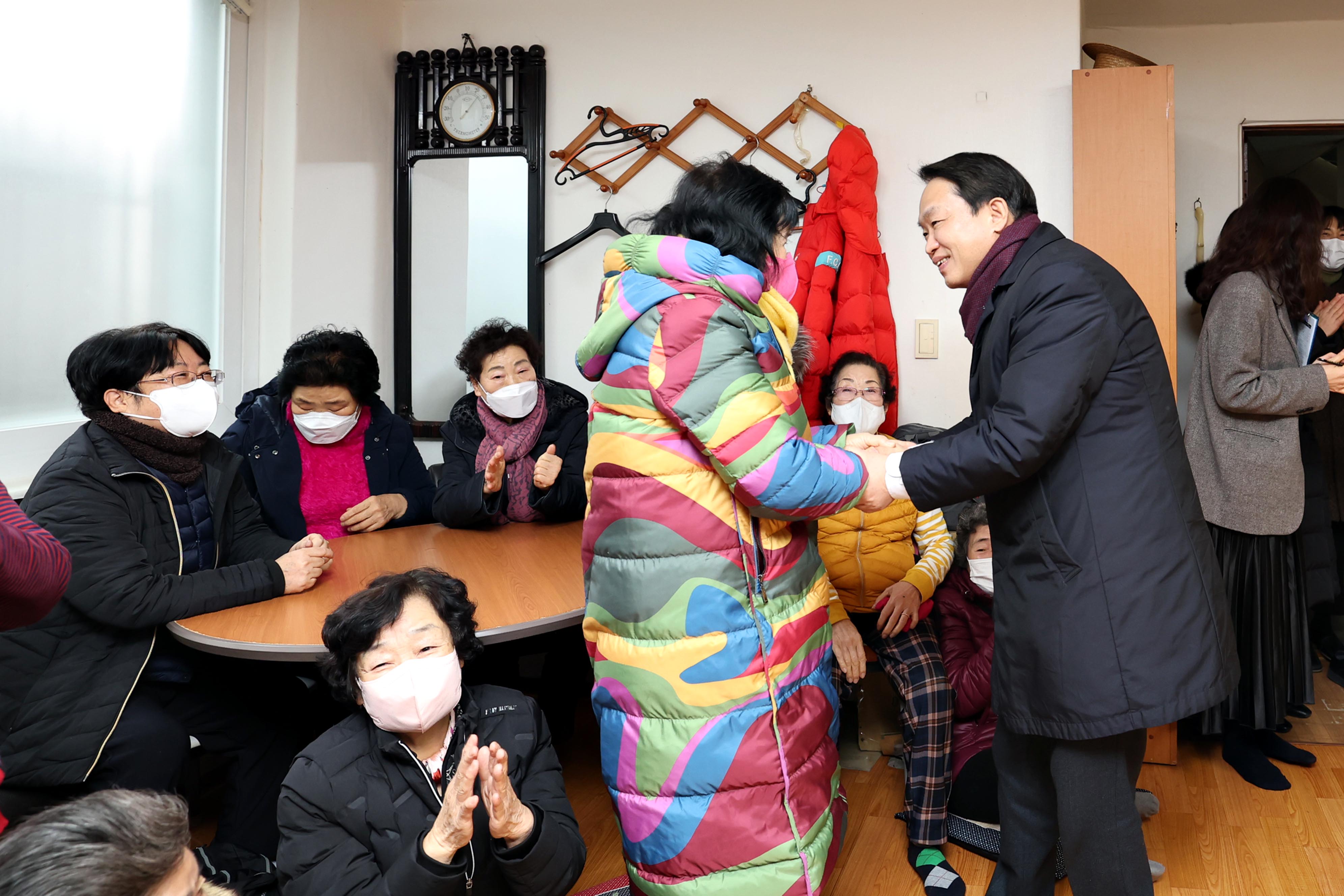 20230117_설맞이_경로당_방문3.jpg 이미지