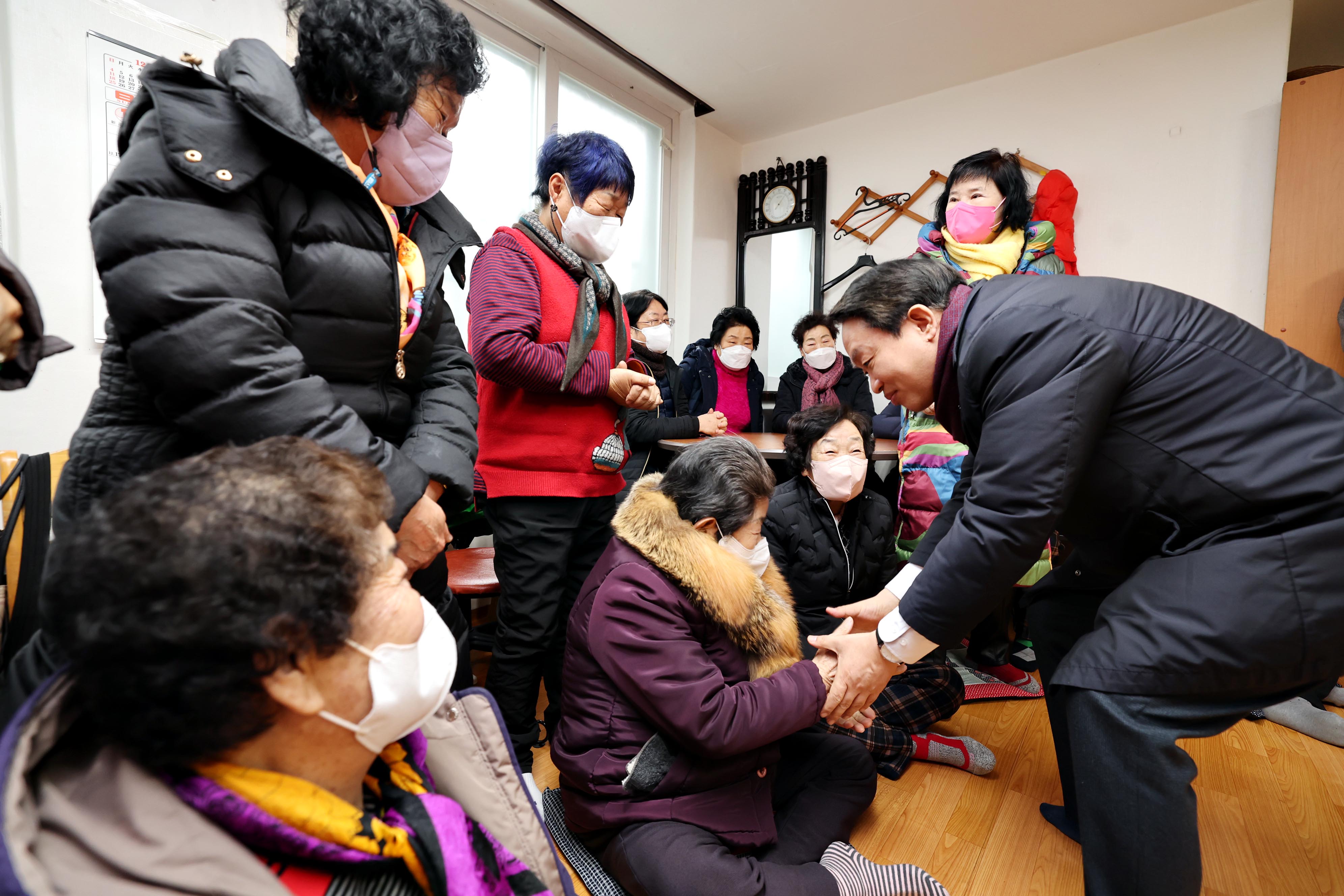 20230117_설맞이_경로당_방문4.jpg 이미지