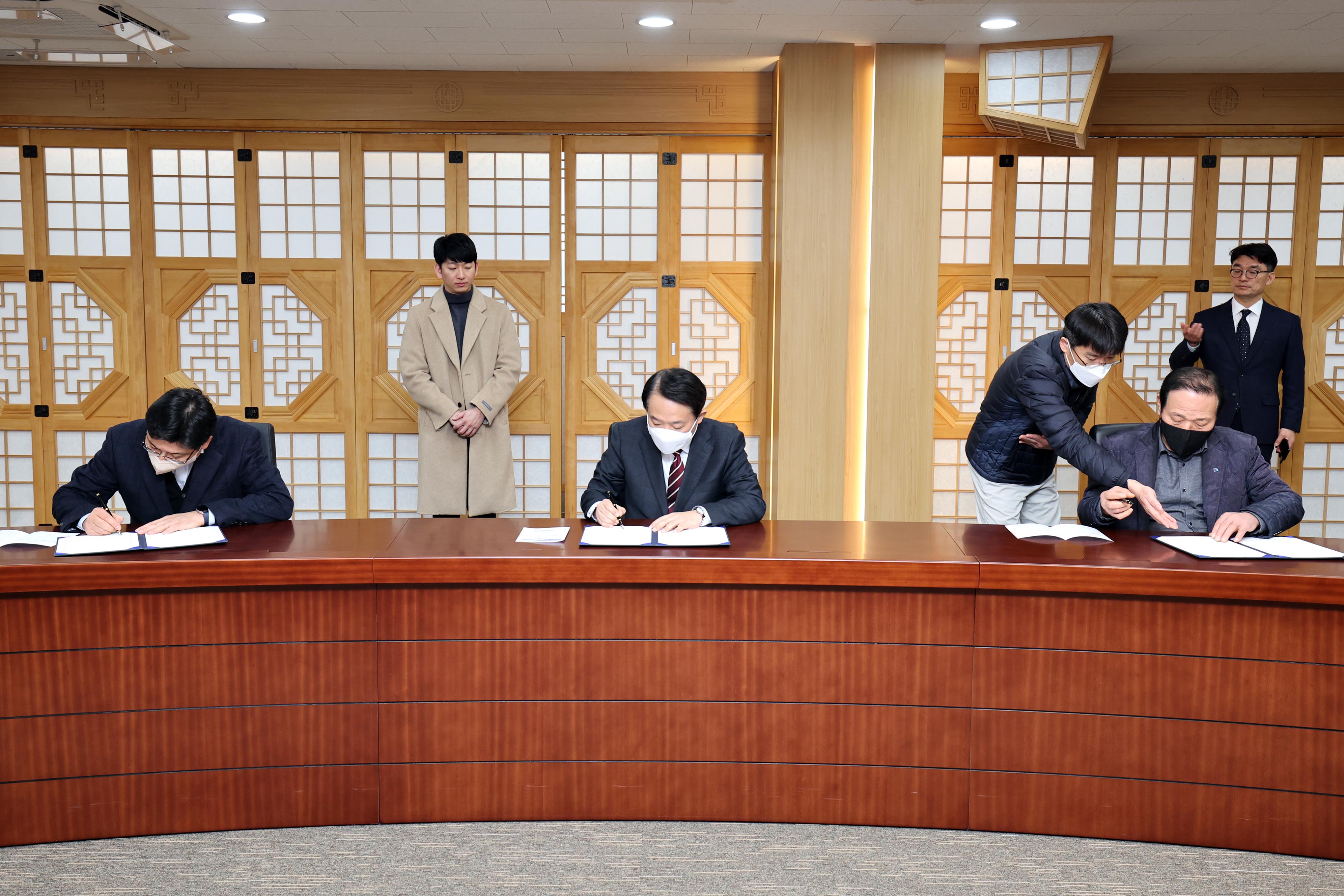 20230216_전통시장_활성화를_위한_자매결연_협약식3.jpg 이미지