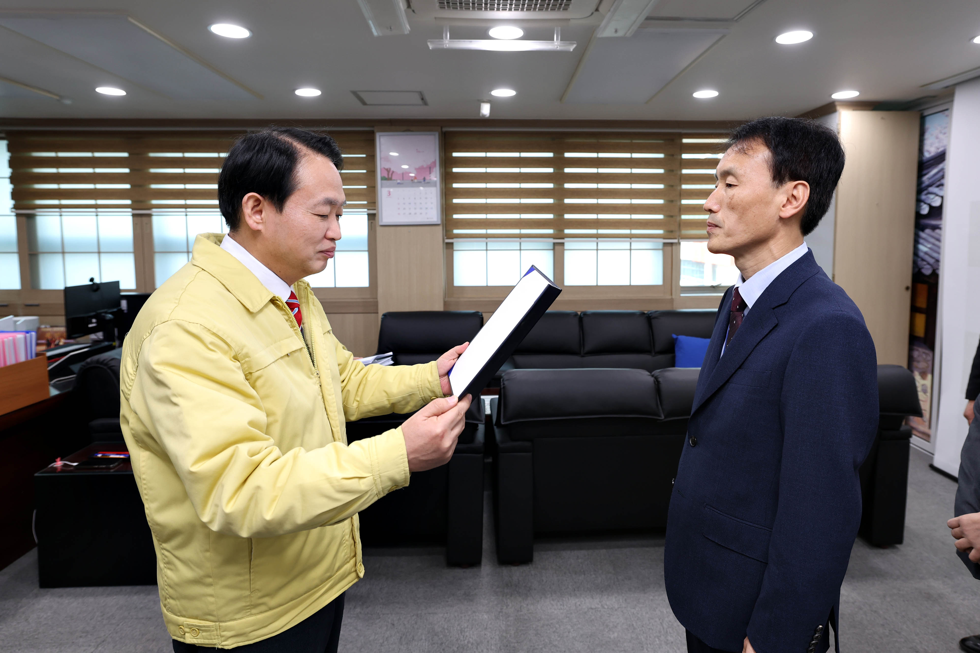 20230321_임용장_수여식2.jpg 이미지