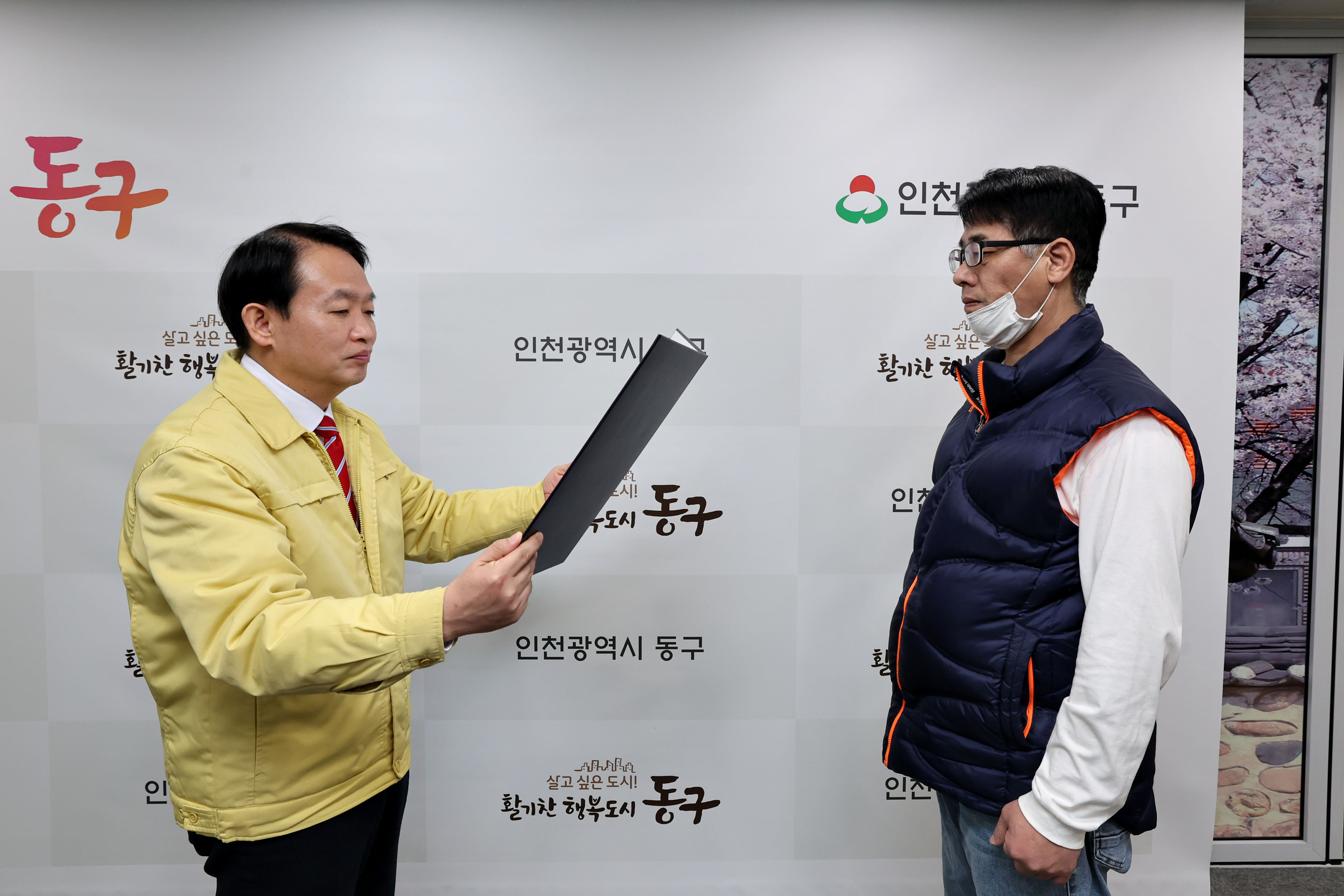 20230321_무공훈장_전수2.jpg 이미지