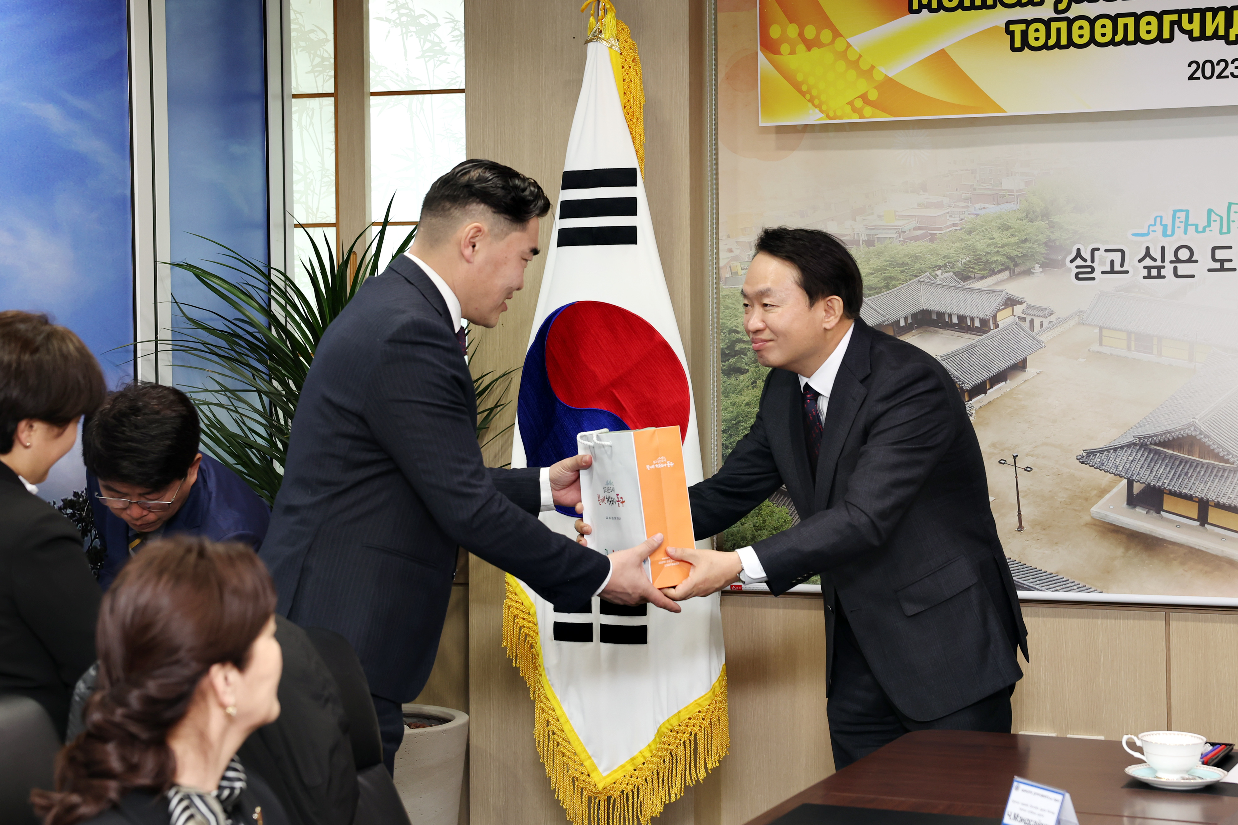 20230328_몽골_바양주르흐구_의회_대표단_방문4.jpg 이미지