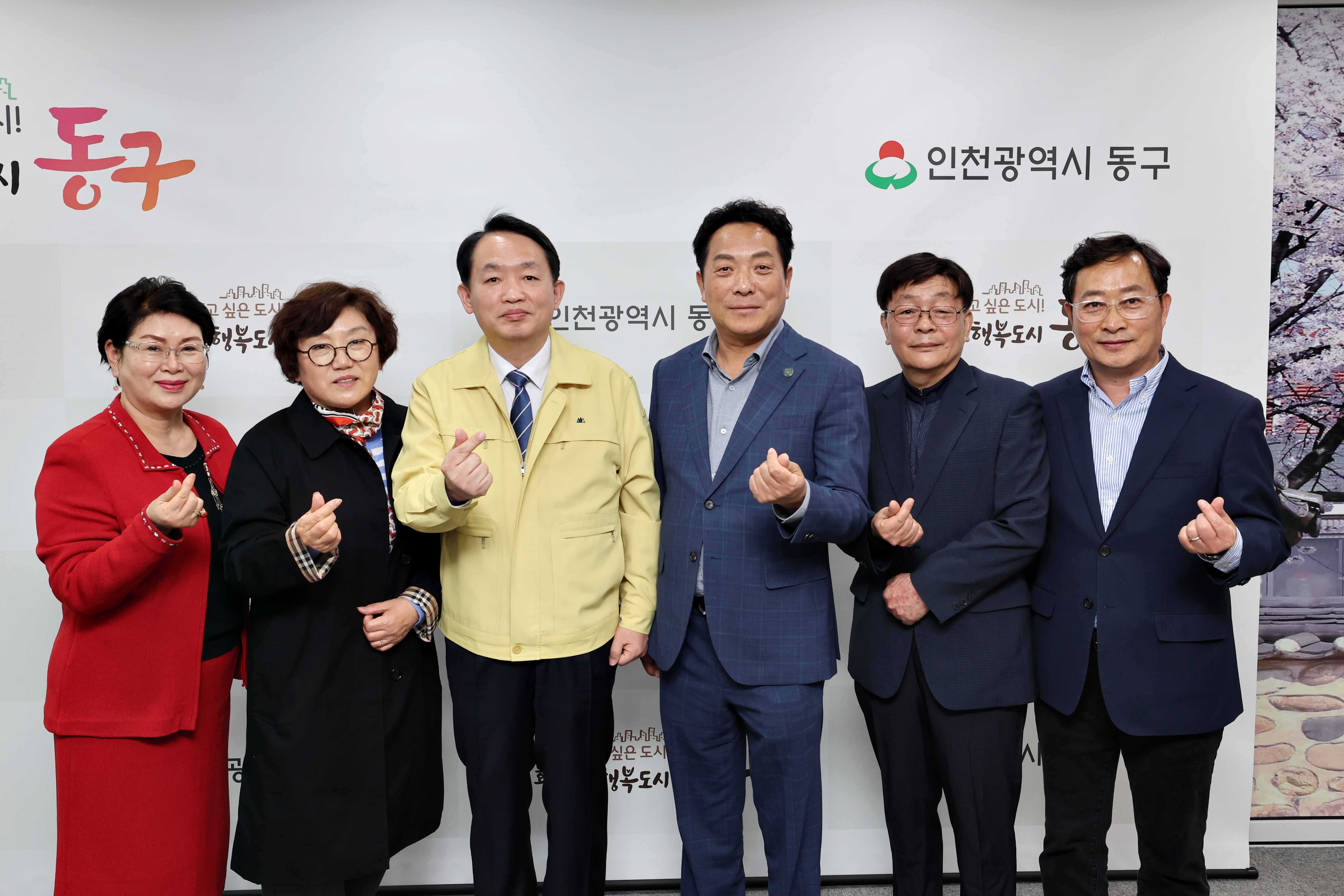 20230404_동구도시혁신연구모임_현대시장_화재_피해복구_성금_기탁식2.jpg 이미지