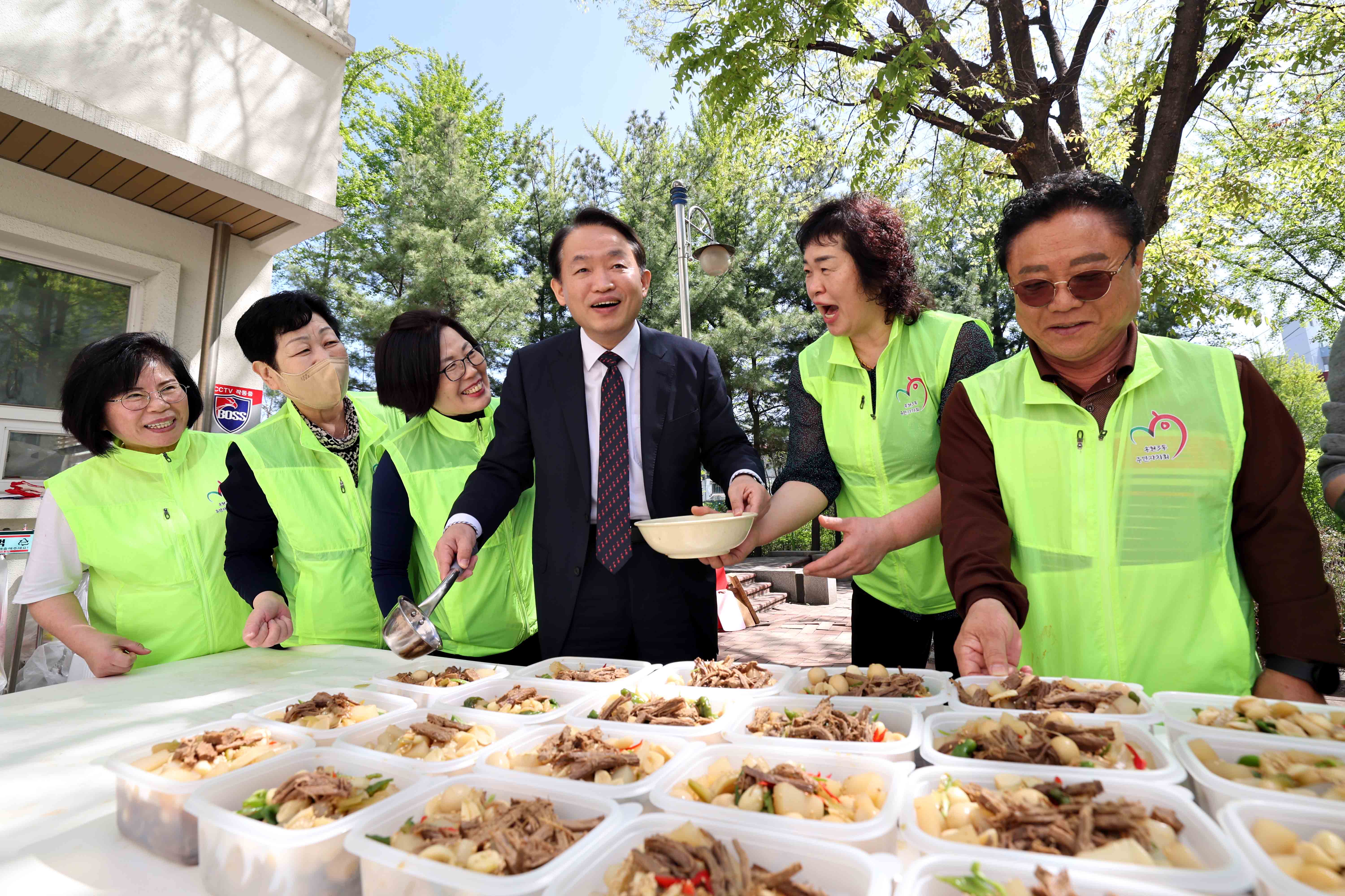 20230419_송현3동_취약계층_반찬_행복꾸러미_나눔2.jpg 이미지