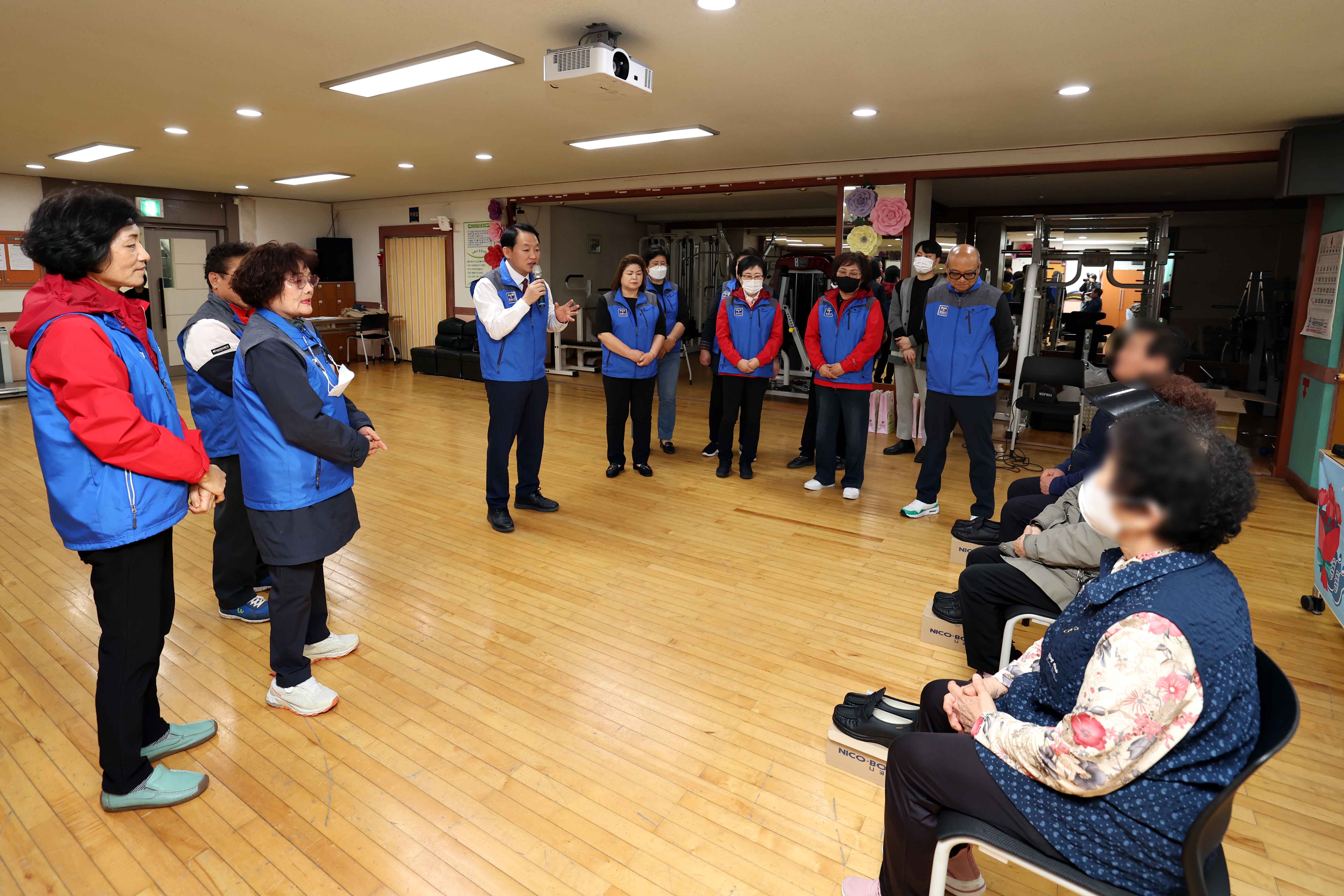 20230424_송현3동_효도신발_전달식6.jpg 이미지