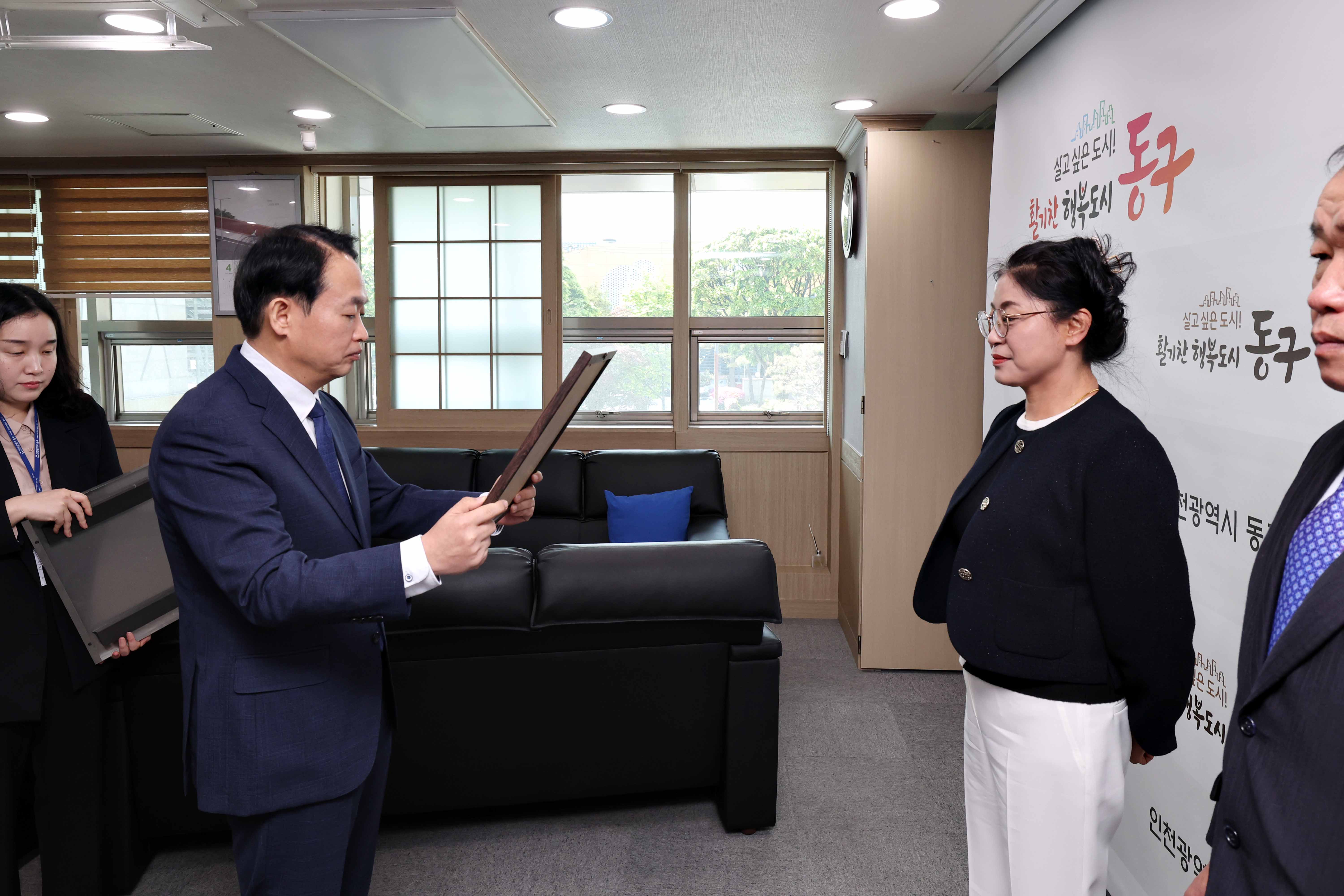 20230427_우수_중소기업_및_모범근로자_표창장_수여식3.jpg 이미지