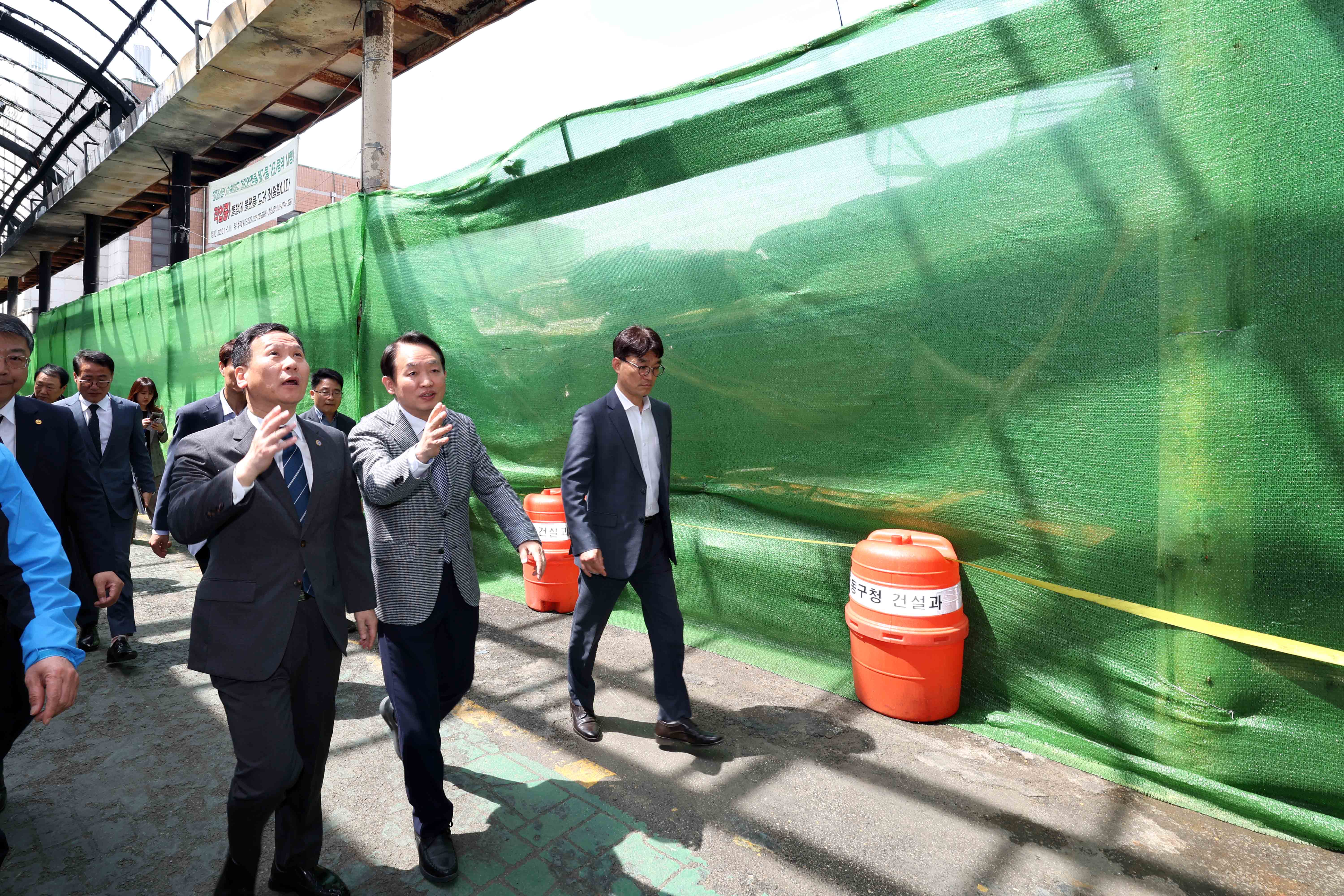 20230508_현대시장_화재_피해지원_성금_전달2.jpg 이미지