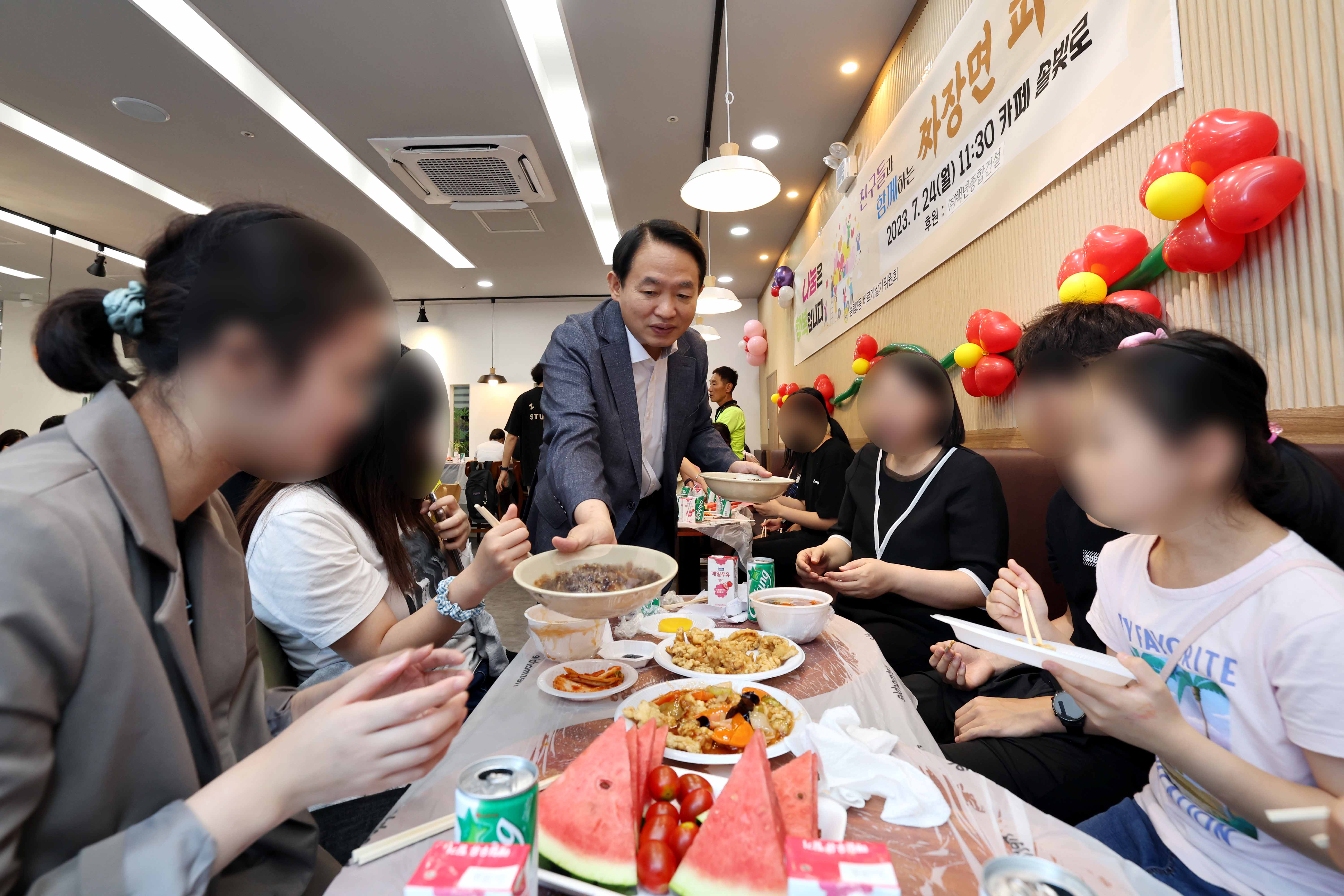 20230724_송림2동_자장면_나눔_행사1.jpg 이미지