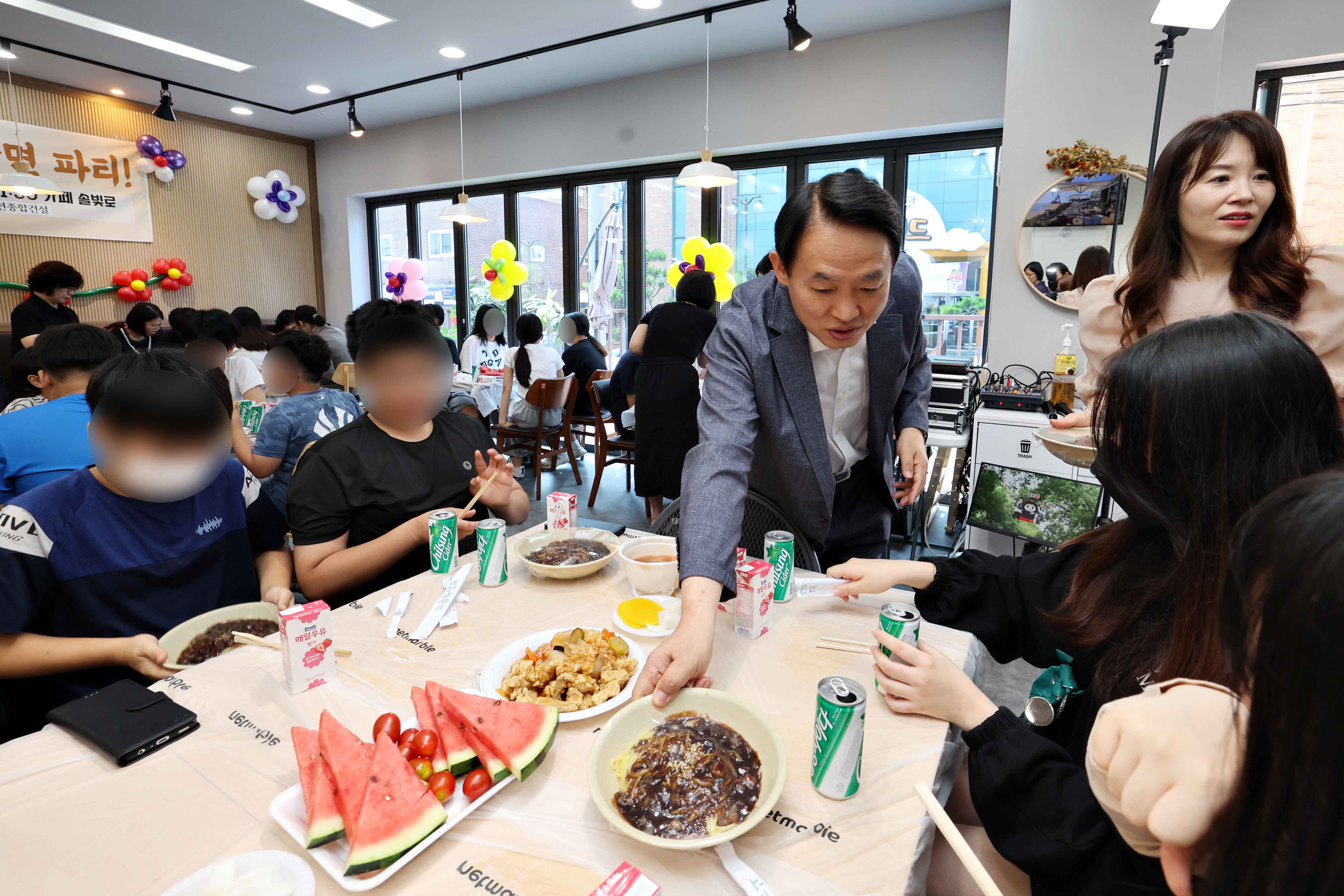 20230724_송림2동_자장면_나눔_행사3.jpg 이미지