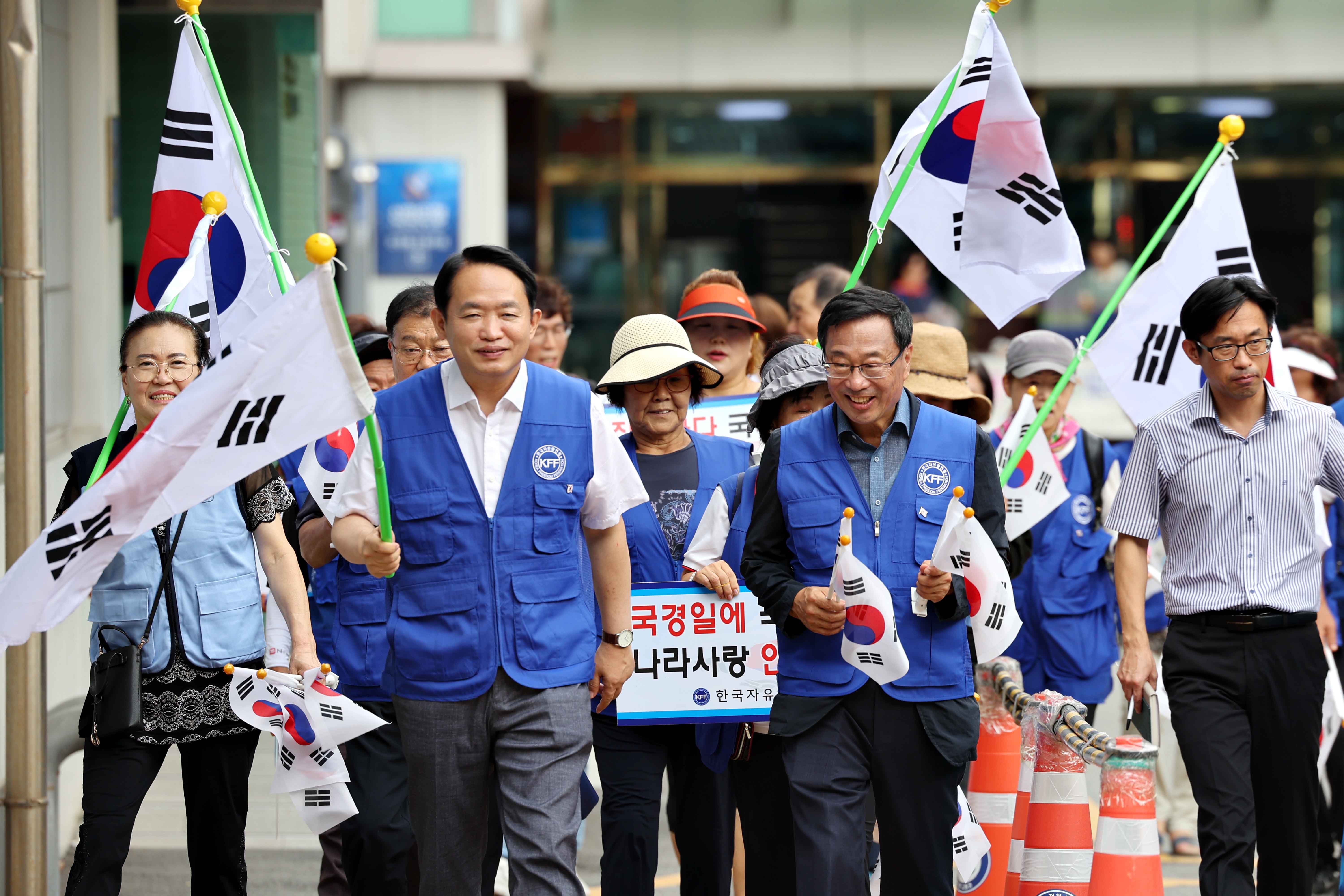 20230807_한국자유총연맹_동구지회_나라사랑_태극기_달기_캠페인11.jpg 이미지