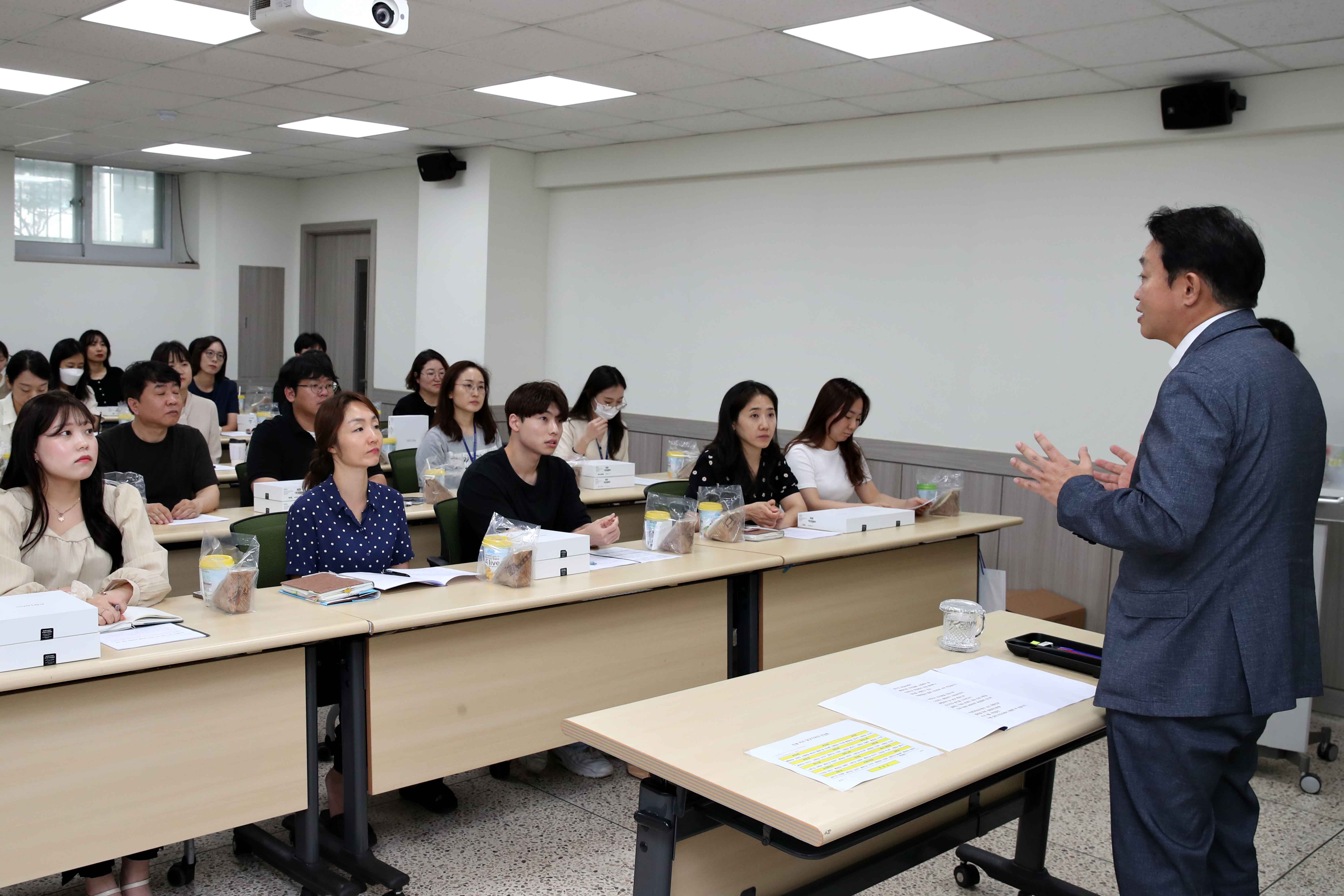 20230825_민원처리_담당자와의_간담회2.jpg 이미지