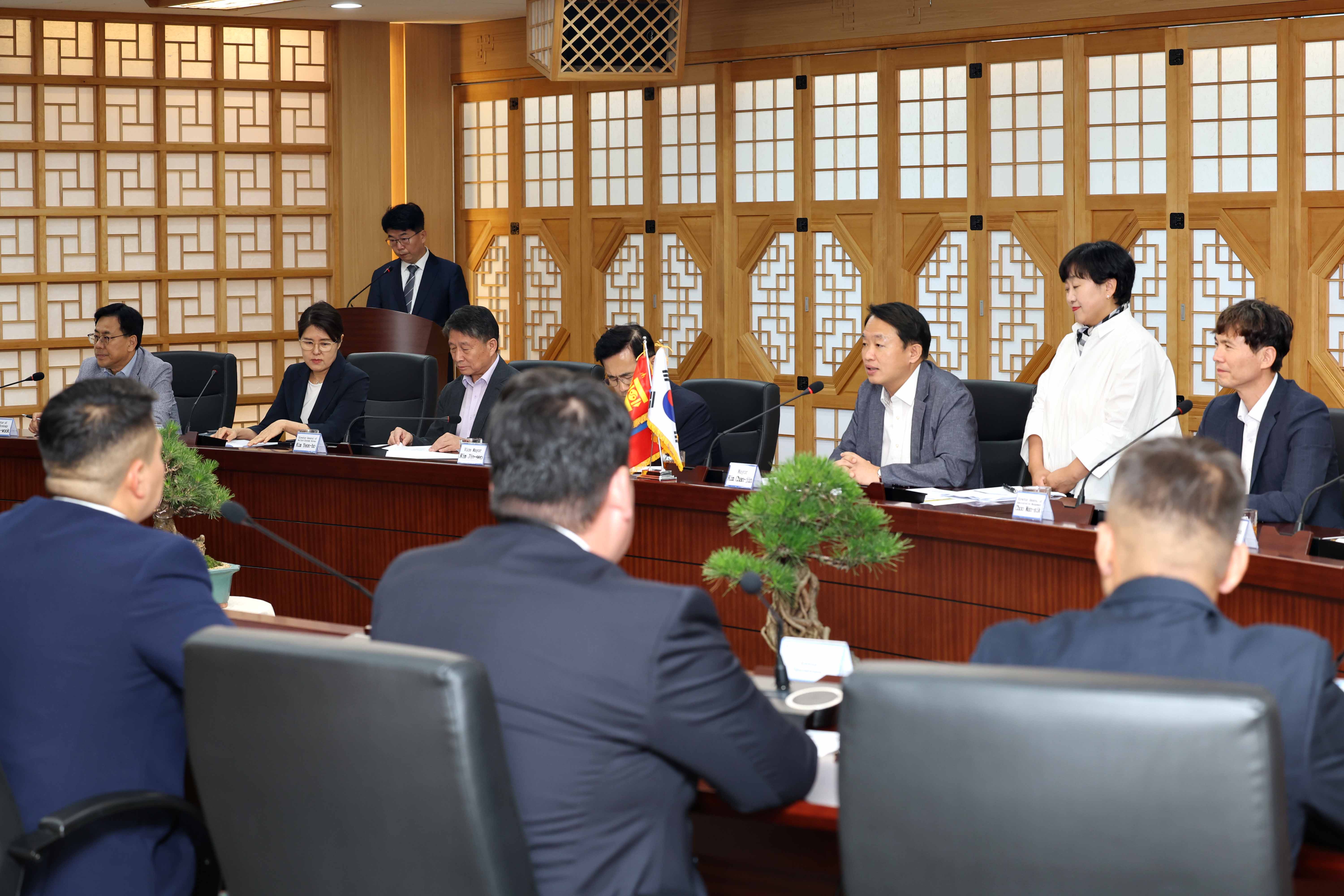 20230912_몽골_바양주르흐구_대표단_접견7.jpg 이미지