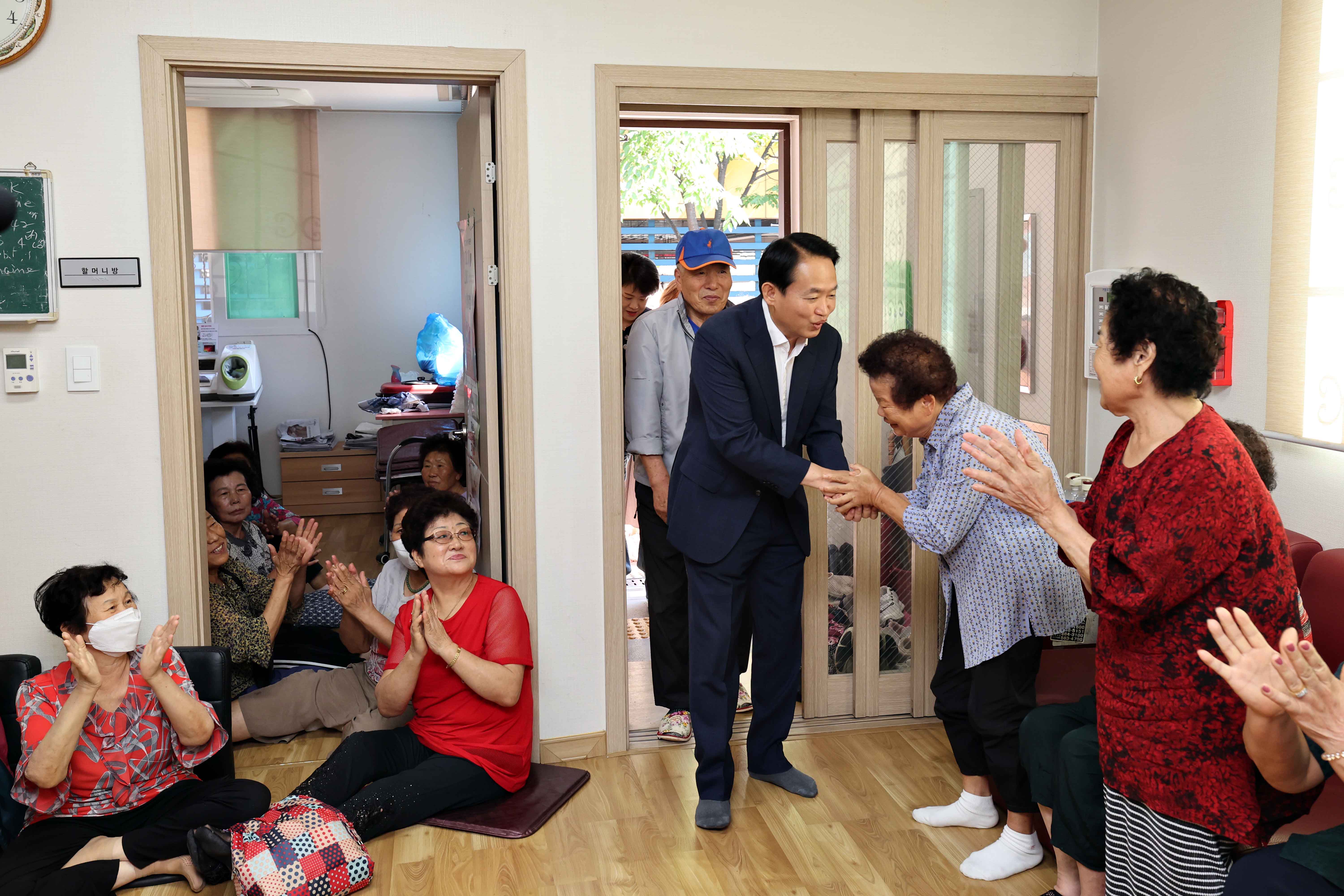 20230922_추석맞이_경로당_방문5.jpg 이미지