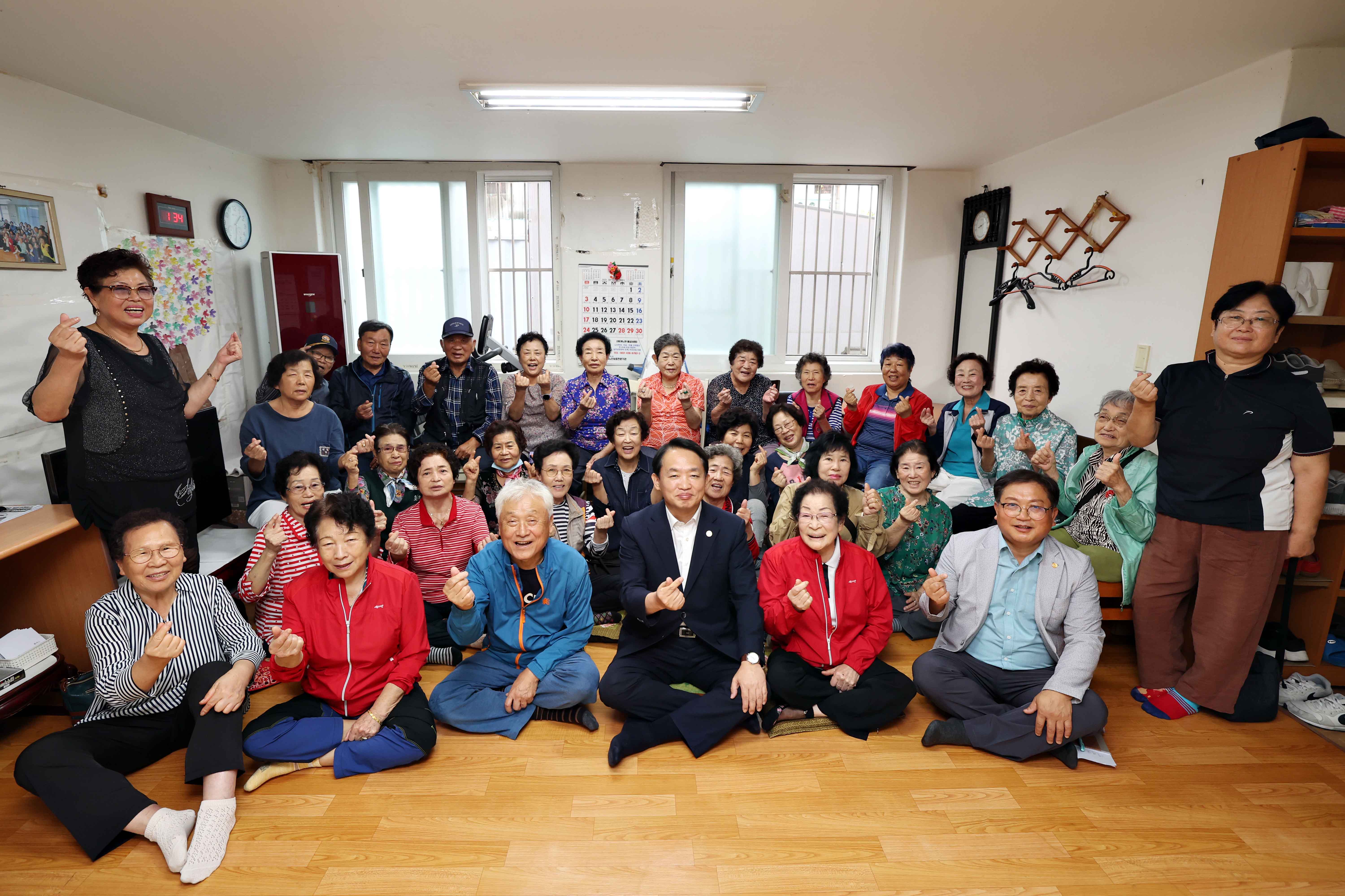 20230925_추석맞이_경로당_방문1.jpg 이미지