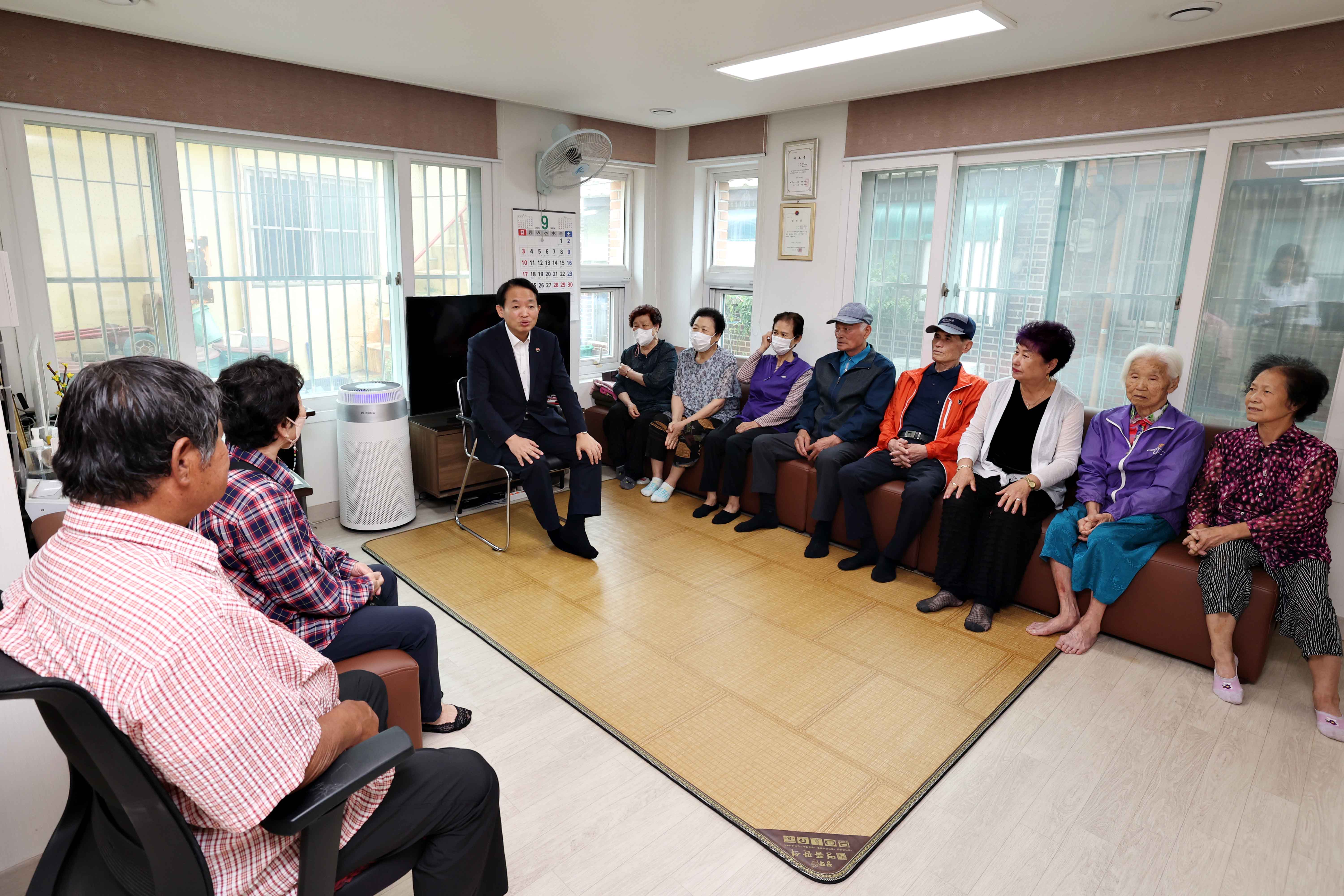 20230925_추석맞이_경로당_방문1.jpg 이미지
