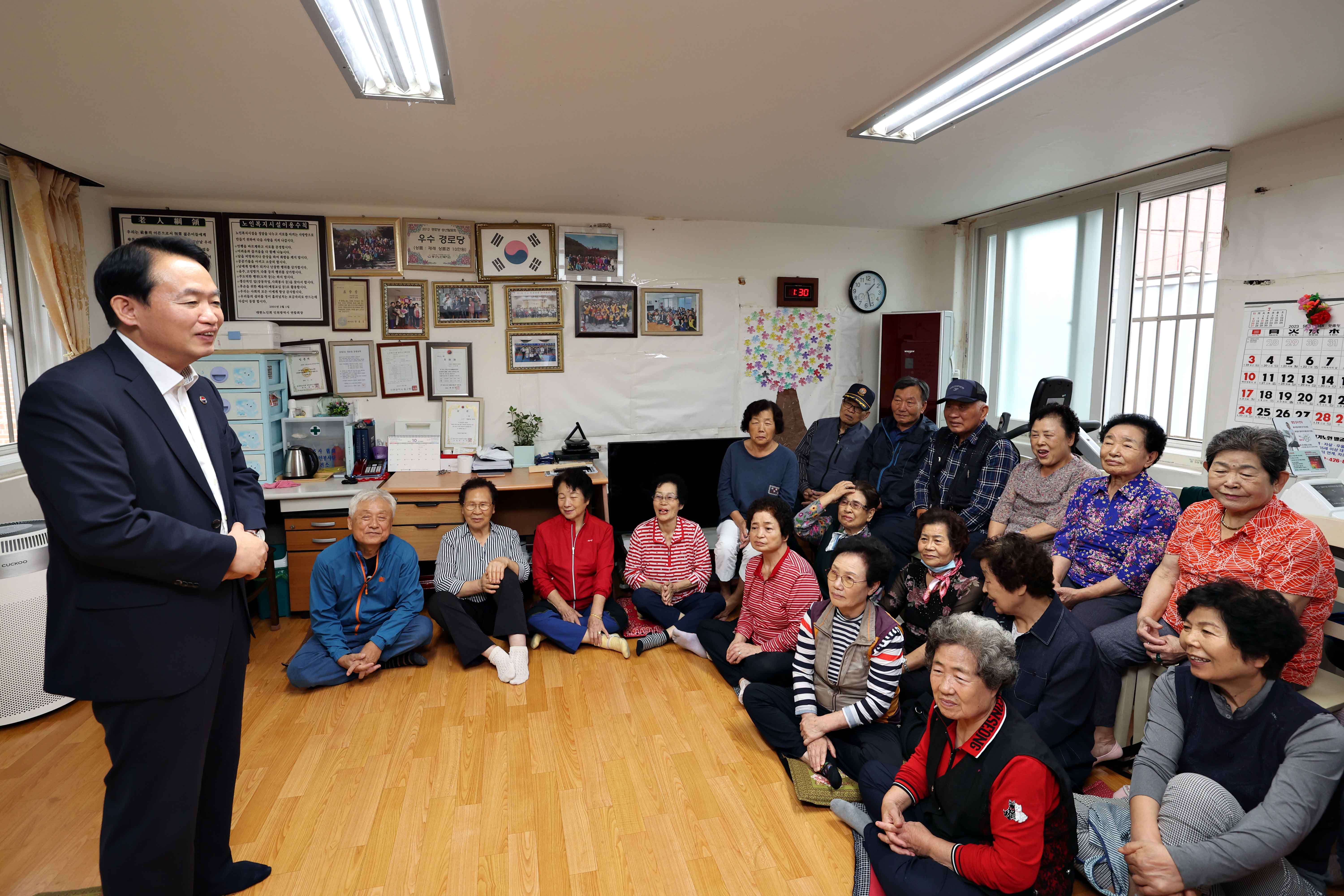 20230925_추석맞이_경로당_방문3.jpg 이미지