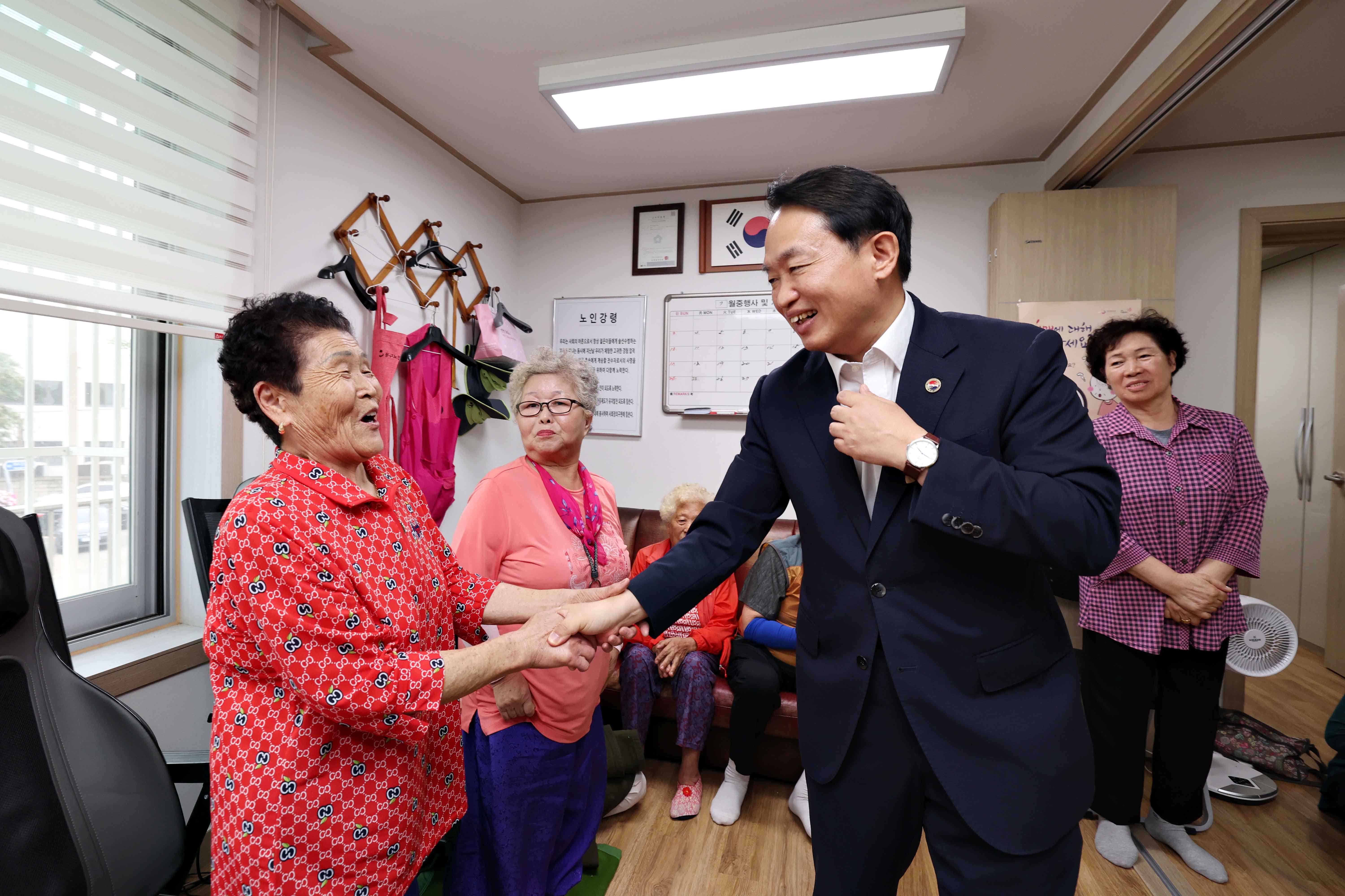 20230925_추석맞이_경로당_방문6.jpg 이미지