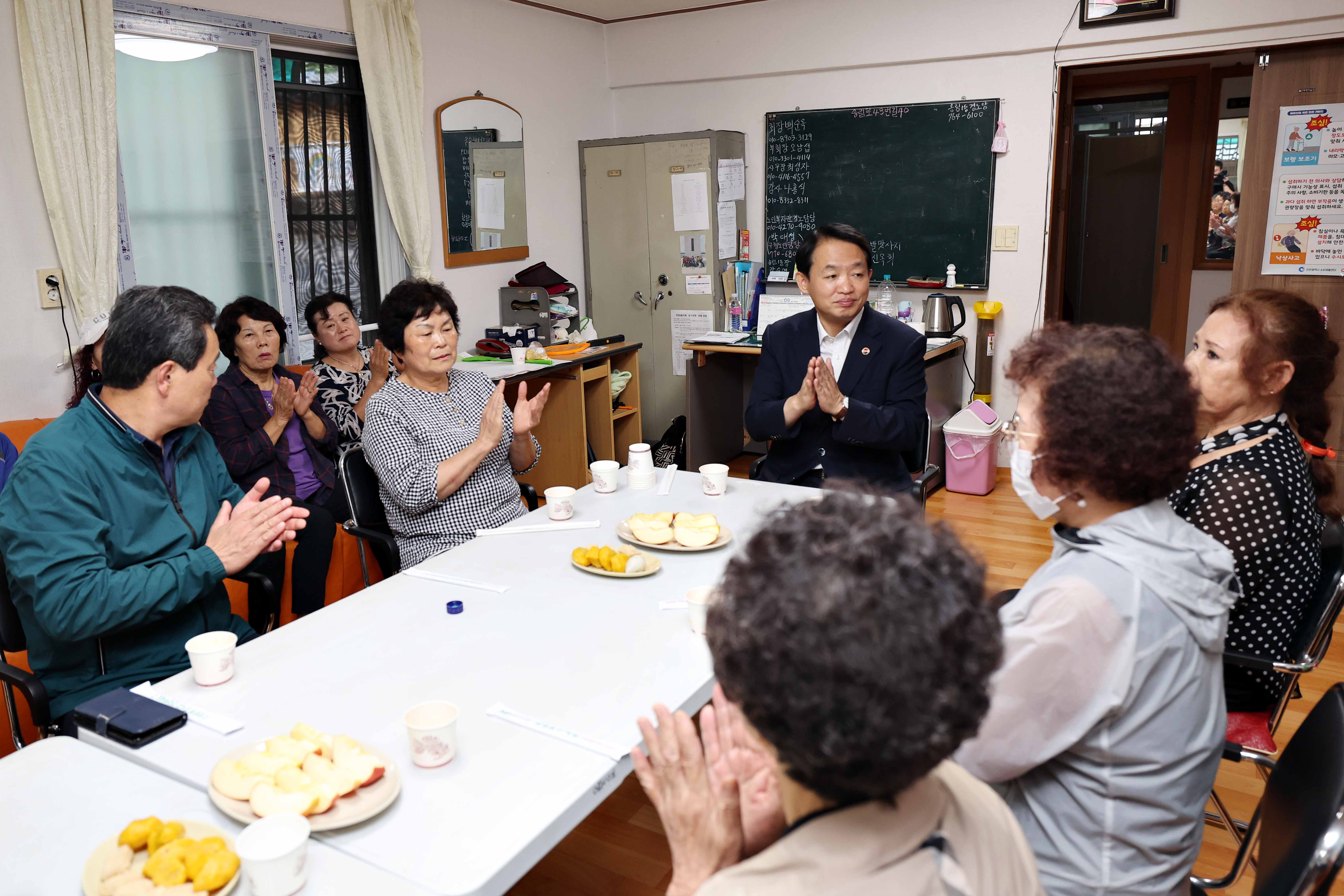 20230925_추석맞이_경로당_방문8.jpg 이미지