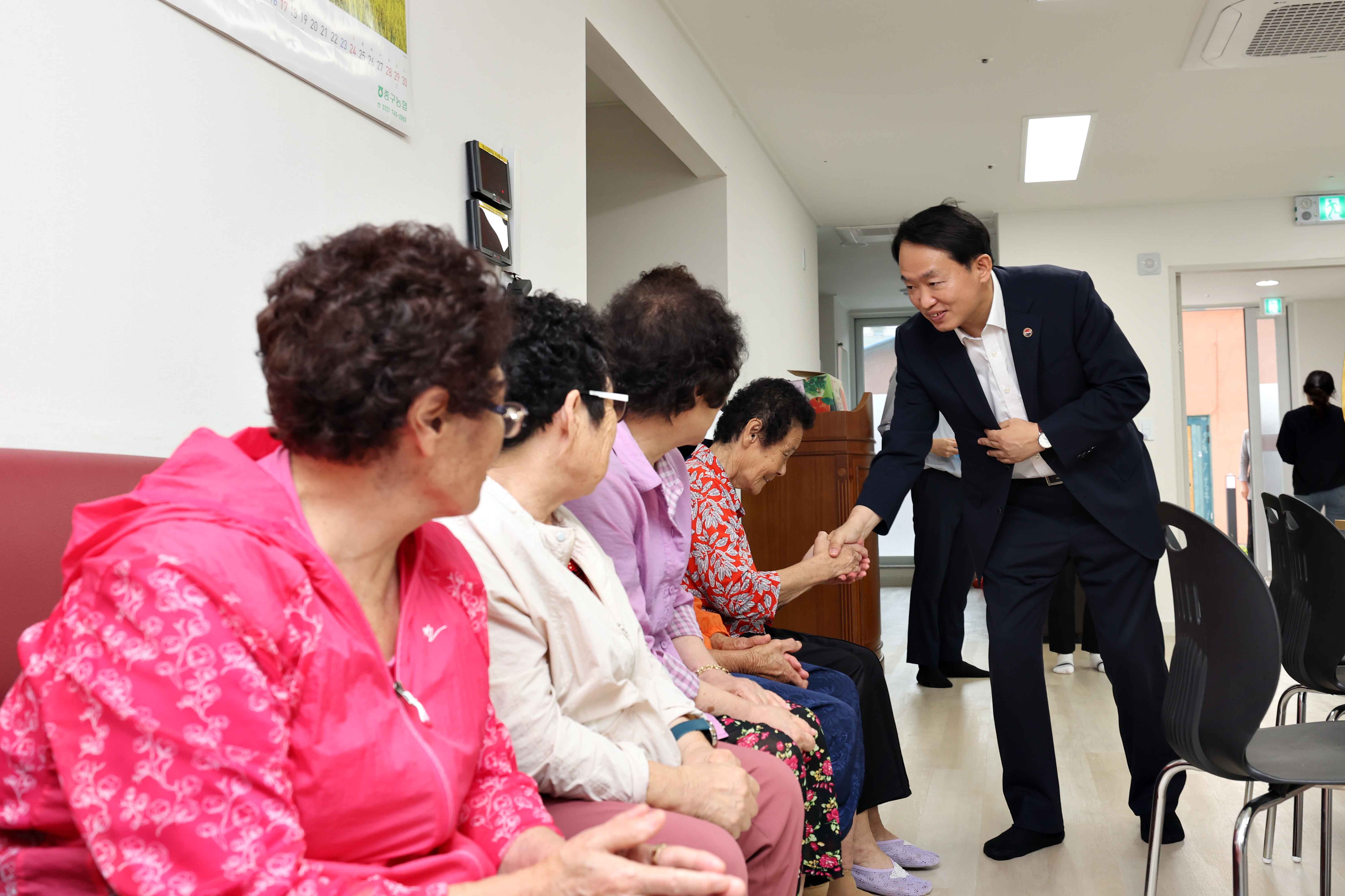 20230925_추석맞이_경로당_방문8.jpg 이미지