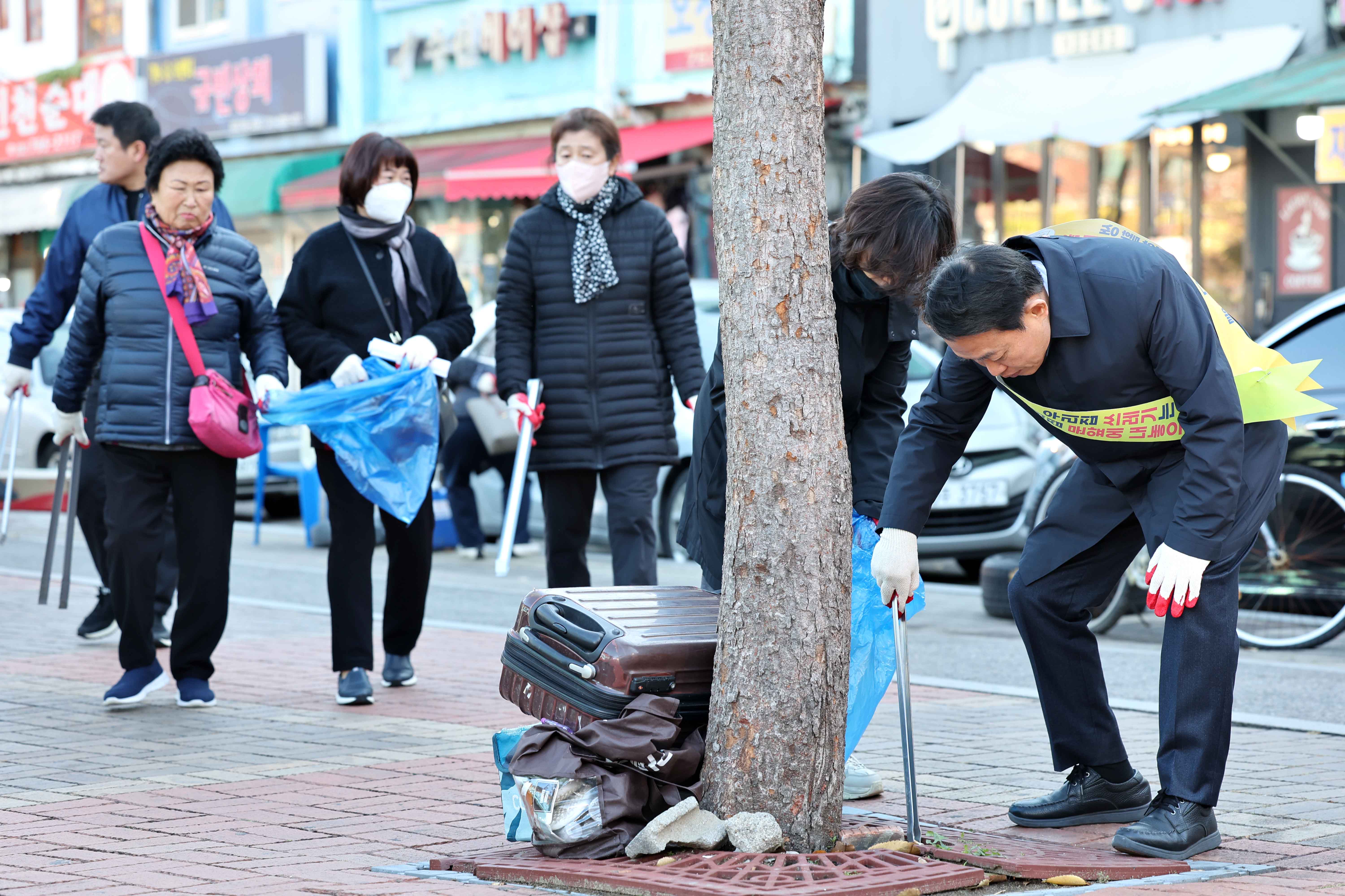 20231110_소형_전기_청소차_시연회_및_11월_클린업데이12.jpg 이미지