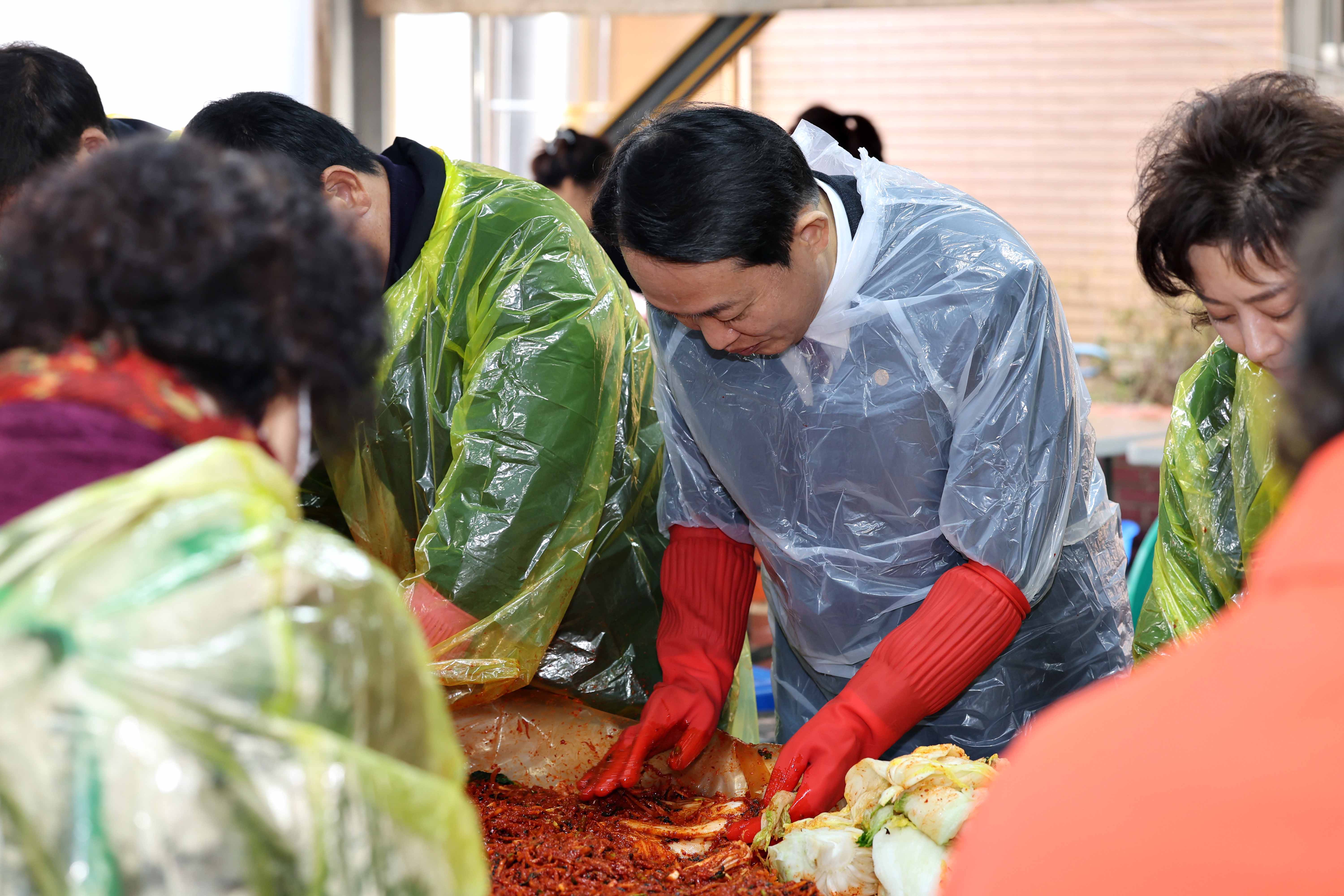 20231122_송림6동_김장김치_나눔_행사6.jpg 이미지