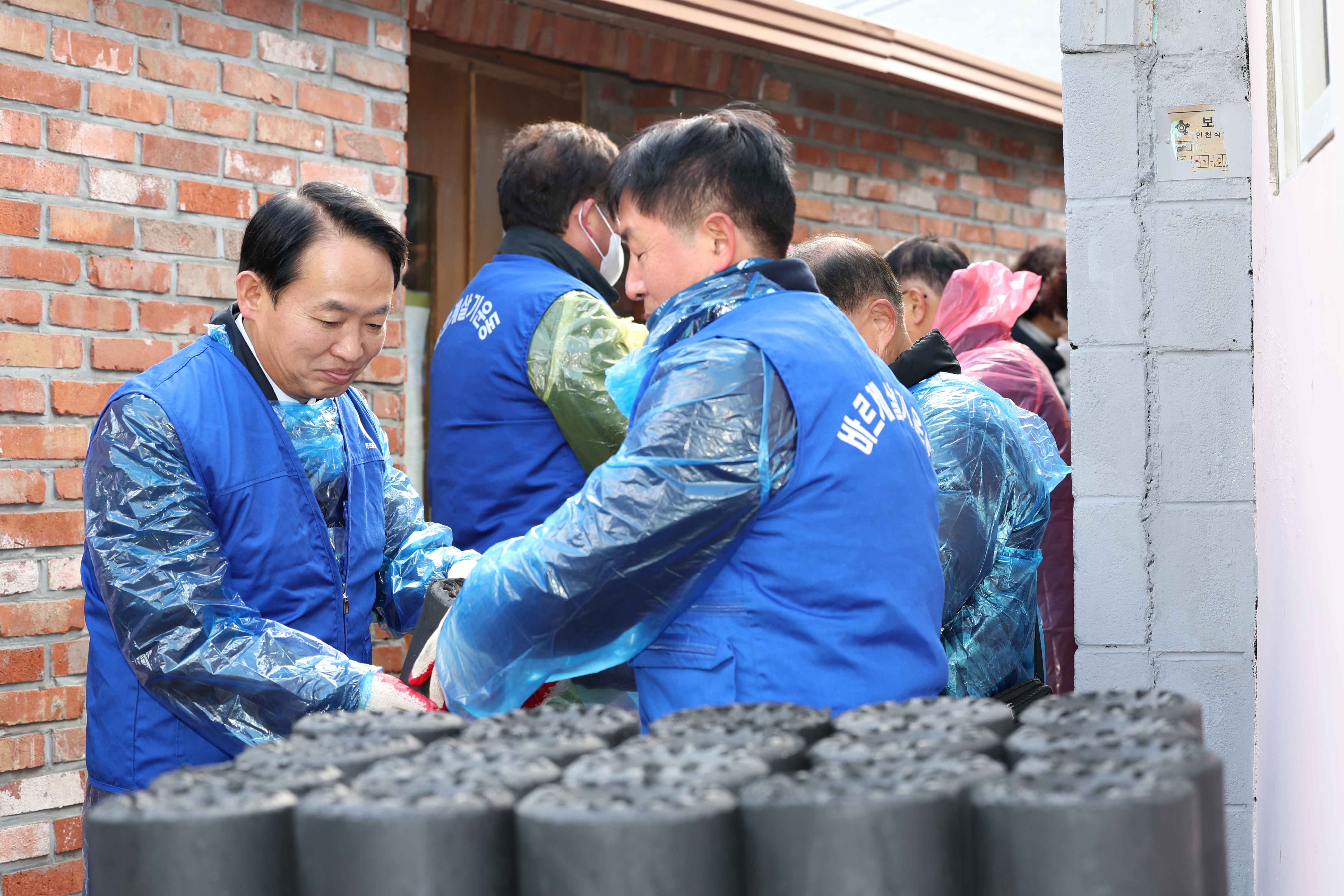 20231124_바르게살기운동_사랑의_연탄나눔4.jpg 이미지