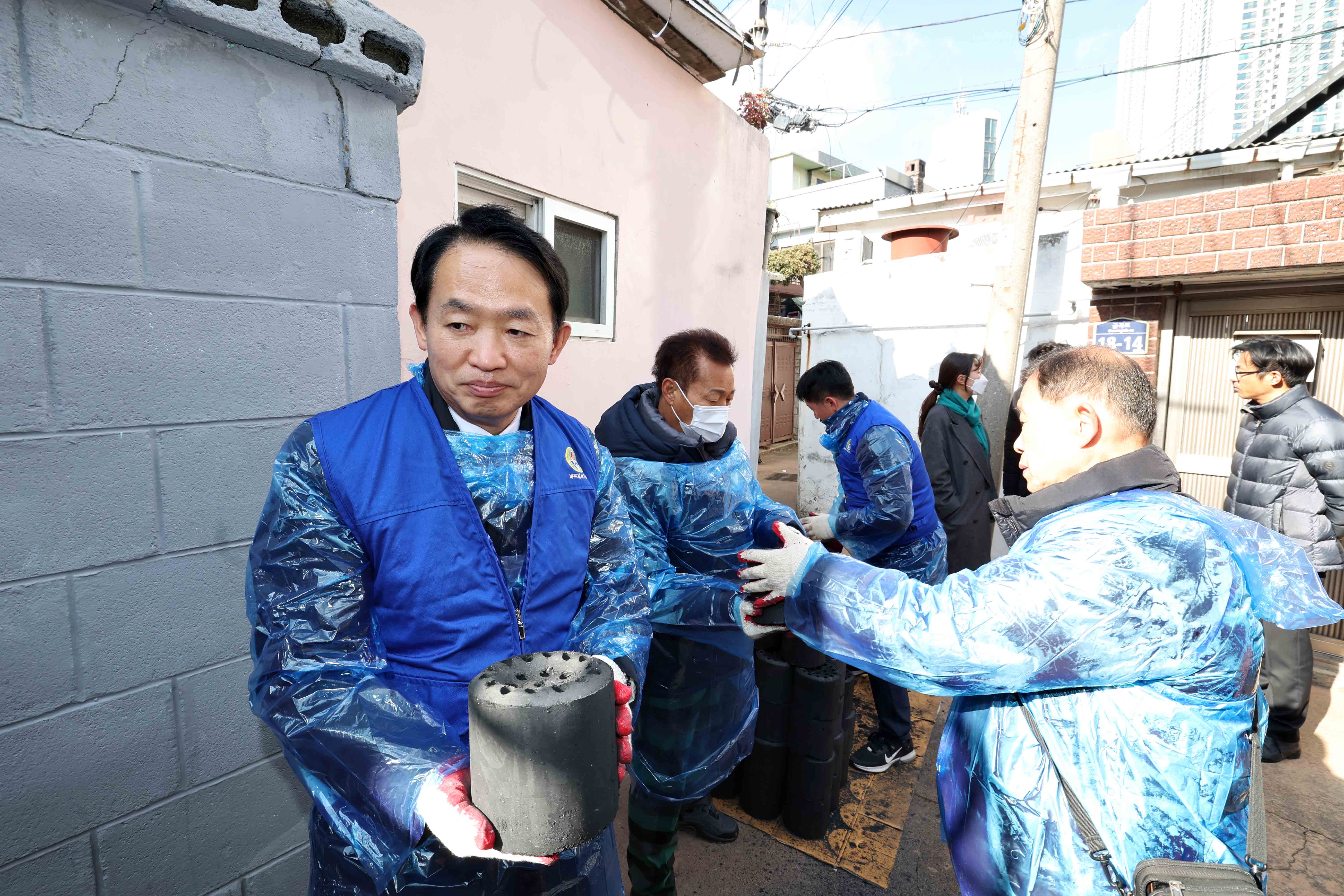 20231124_바르게살기운동_사랑의_연탄나눔6.jpg 이미지