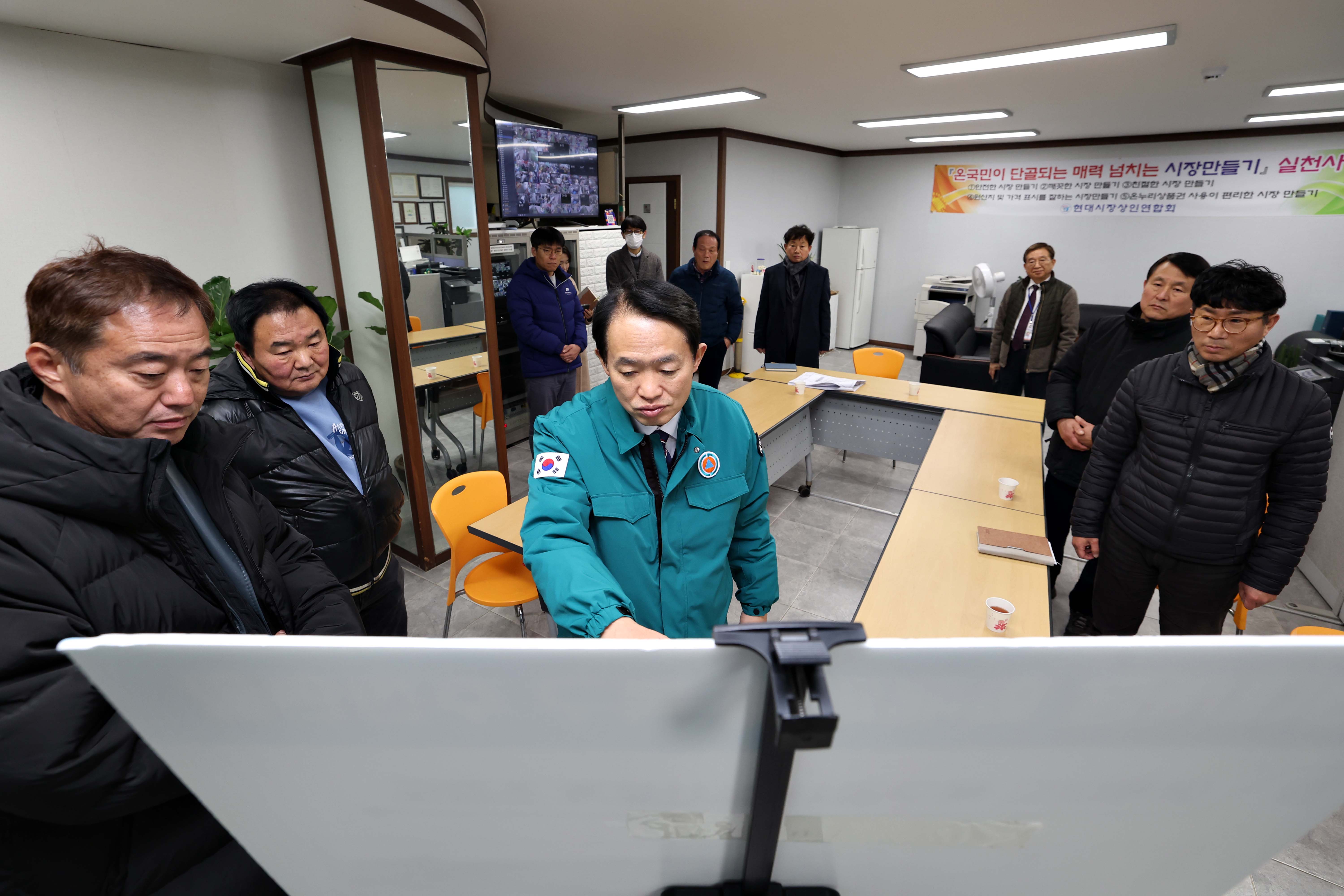 20231128_현대시장_아케이드_복구공사_현장_방문6.jpg 이미지