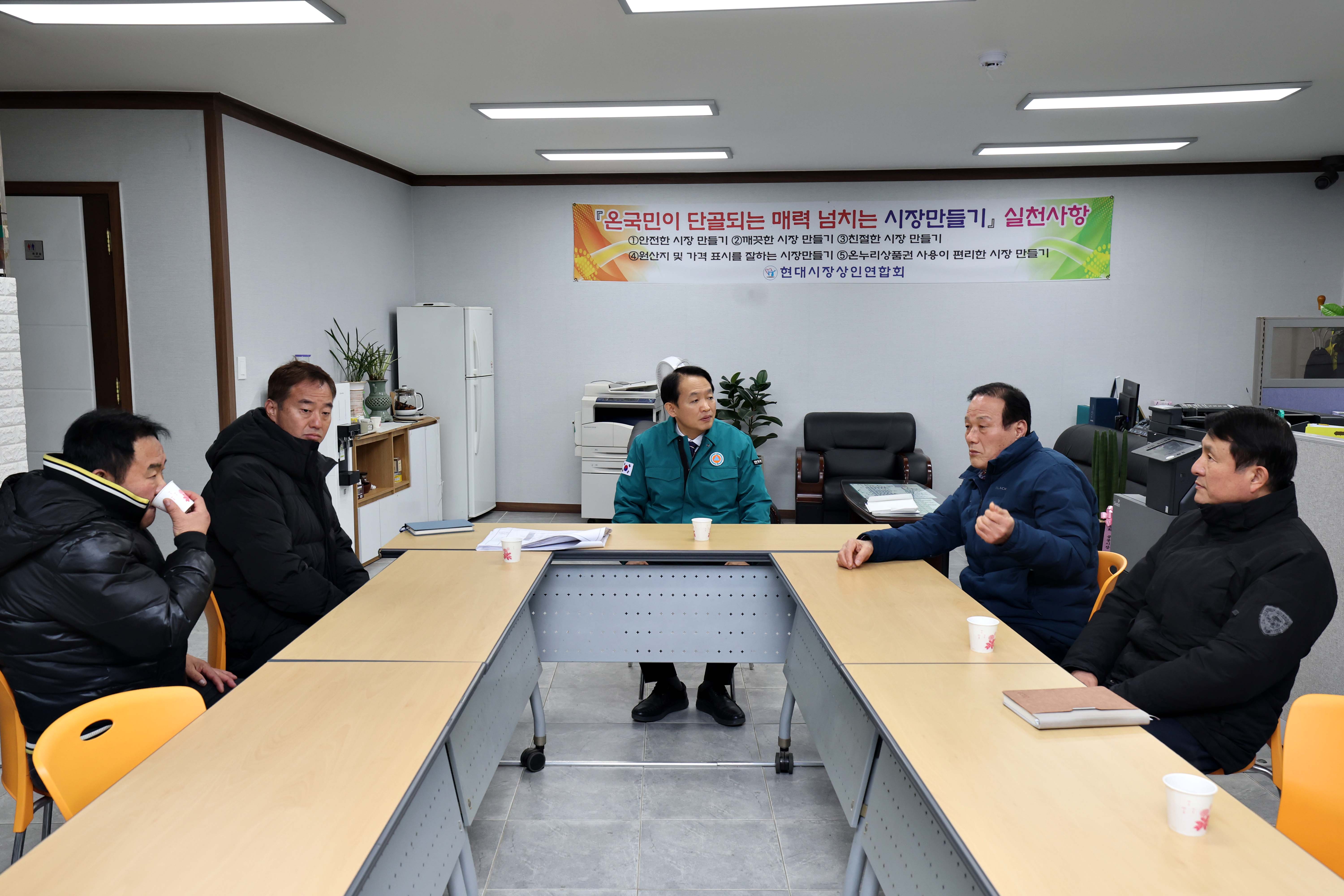 20231128_현대시장_아케이드_복구공사_현장_방문7.jpg 이미지