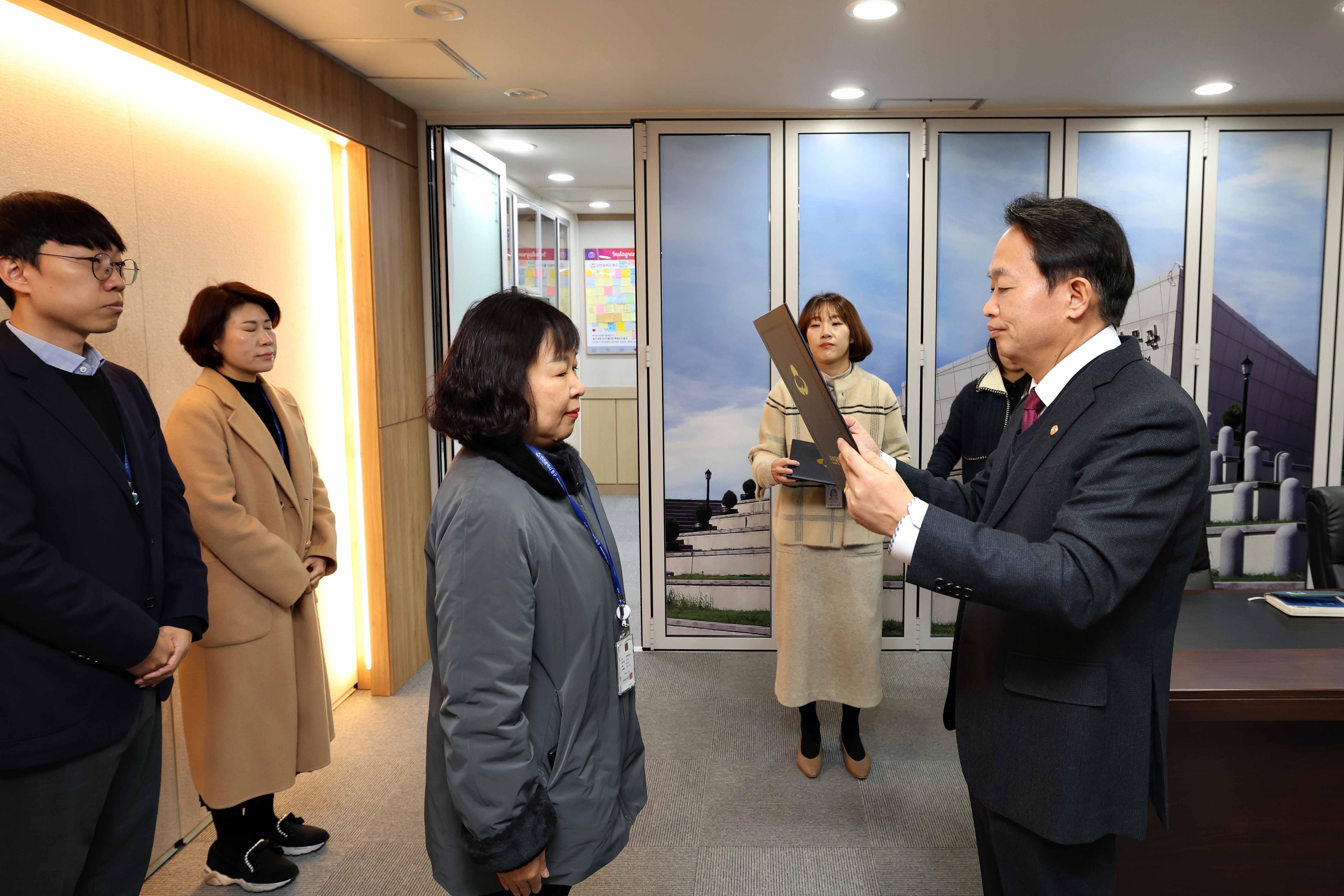 20231204_임용장_수여식2.jpg 이미지