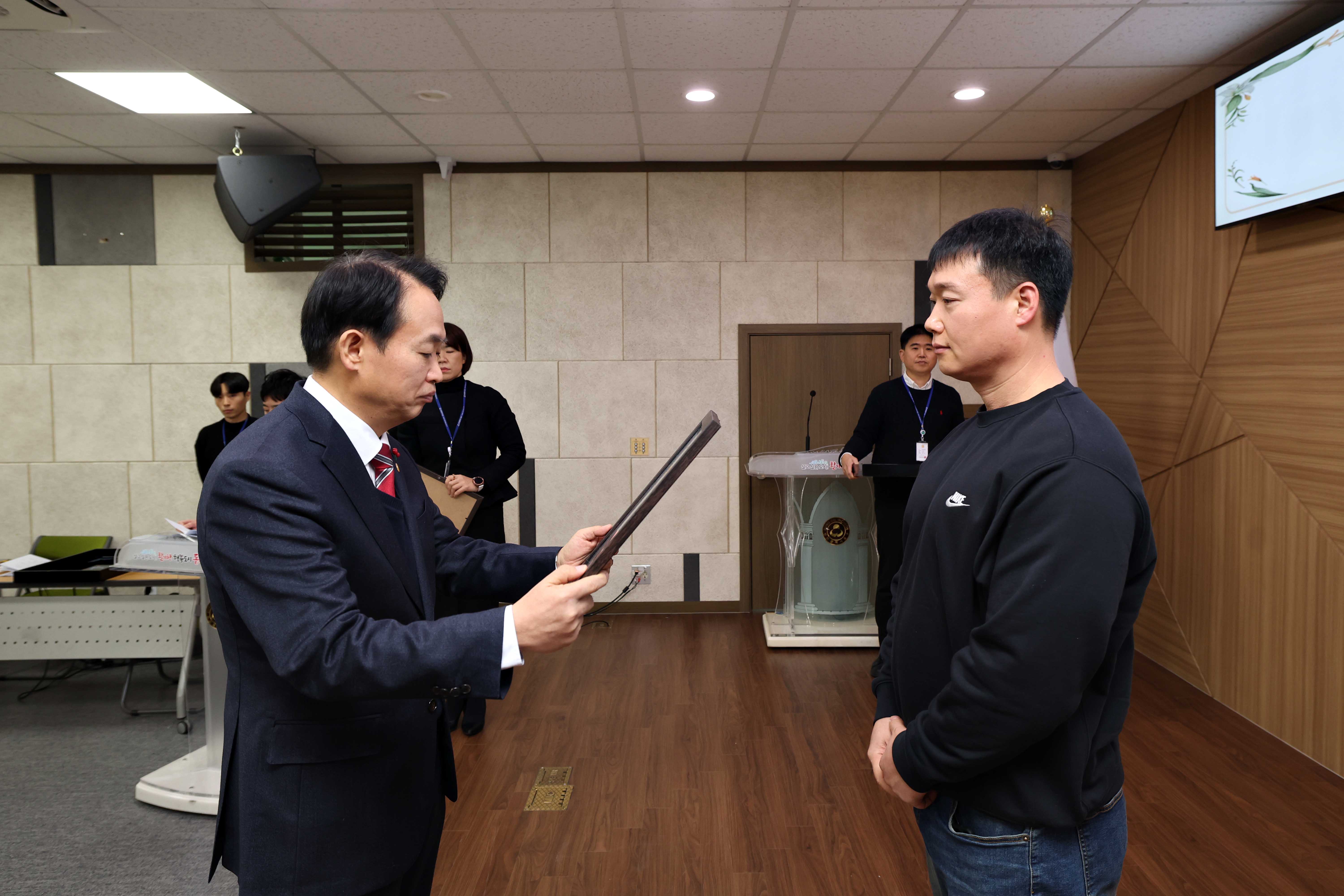 20231222_2023년_환경공무관_정년_퇴임식_및_표창_수여식11.jpg 이미지