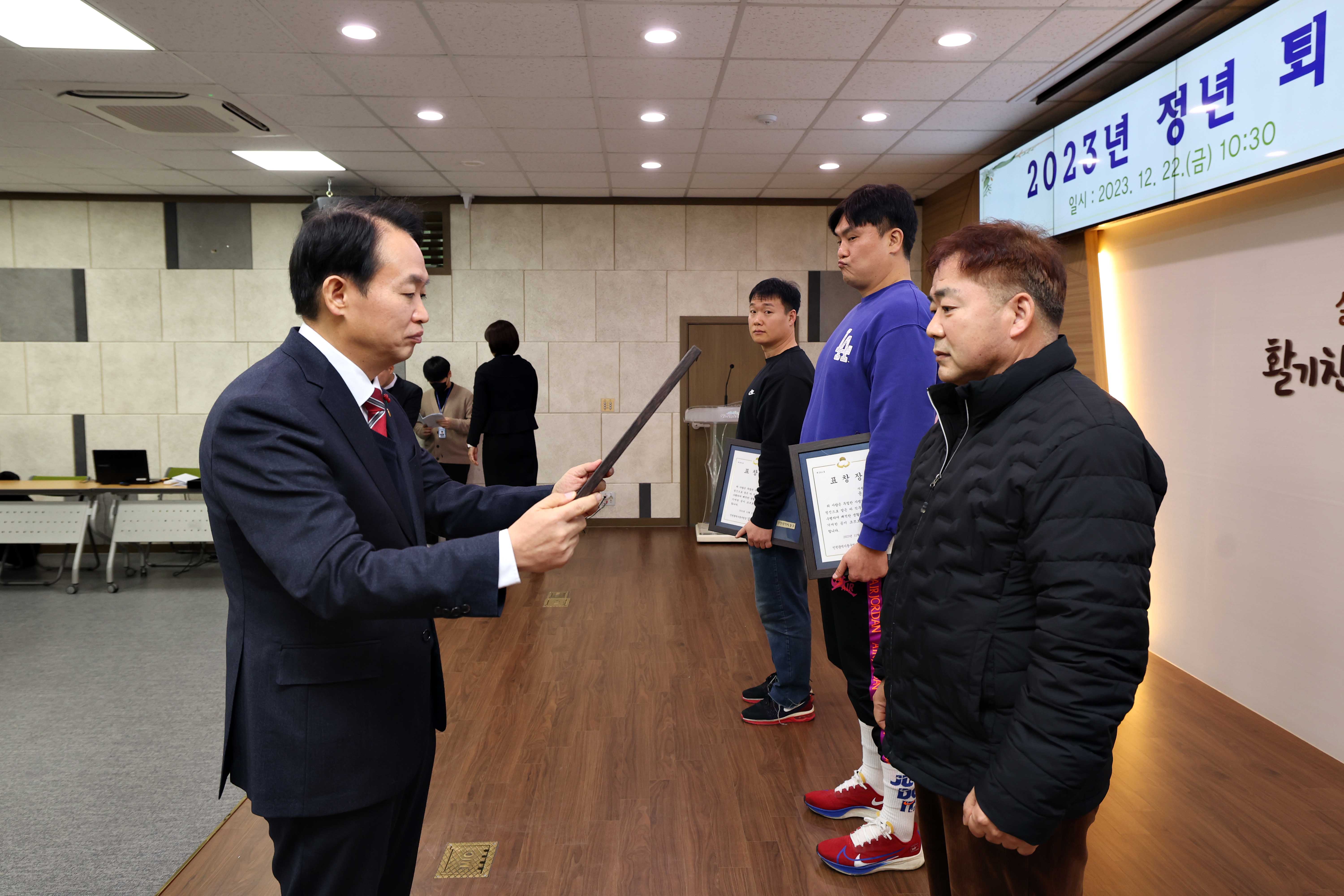 20231222_2023년_환경공무관_정년_퇴임식_및_표창_수여식13.jpg 이미지